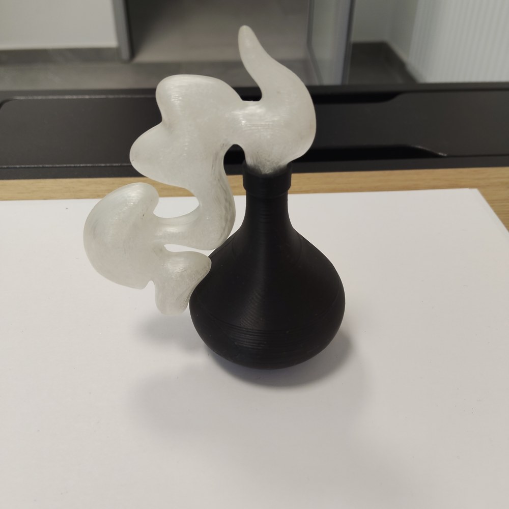 Fioletowa figurka żyrafy 3D na biurko