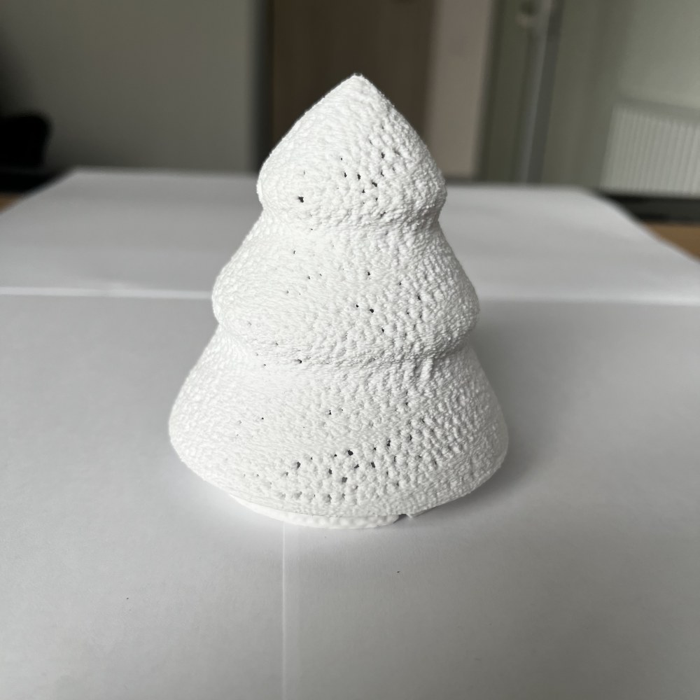 Figurki myśliwego i królika z kreskówki