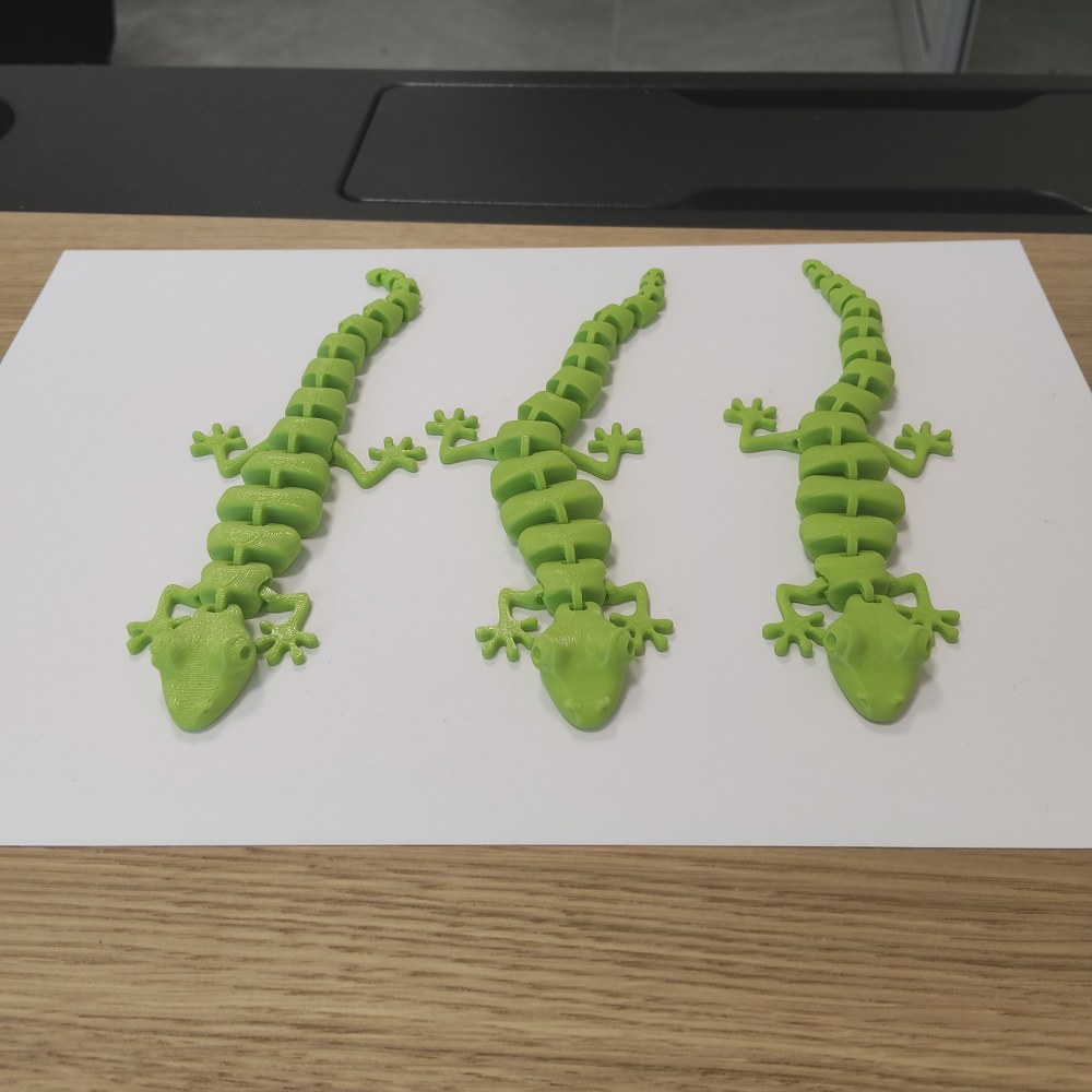 Fioletowa miseczka 3D na podstawce dekoracyjnej