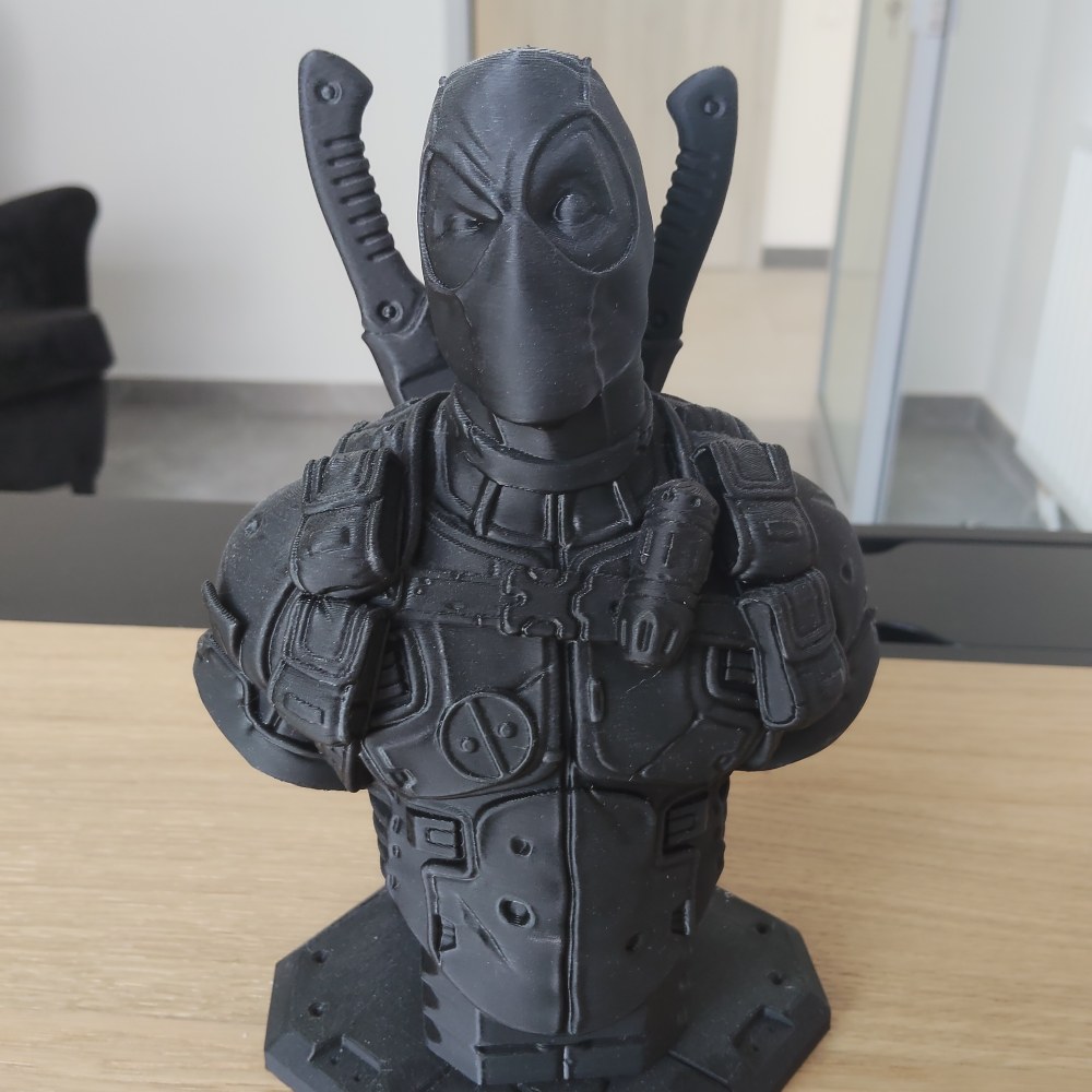 Szary hełm mandaloriański do cosplayu 3D