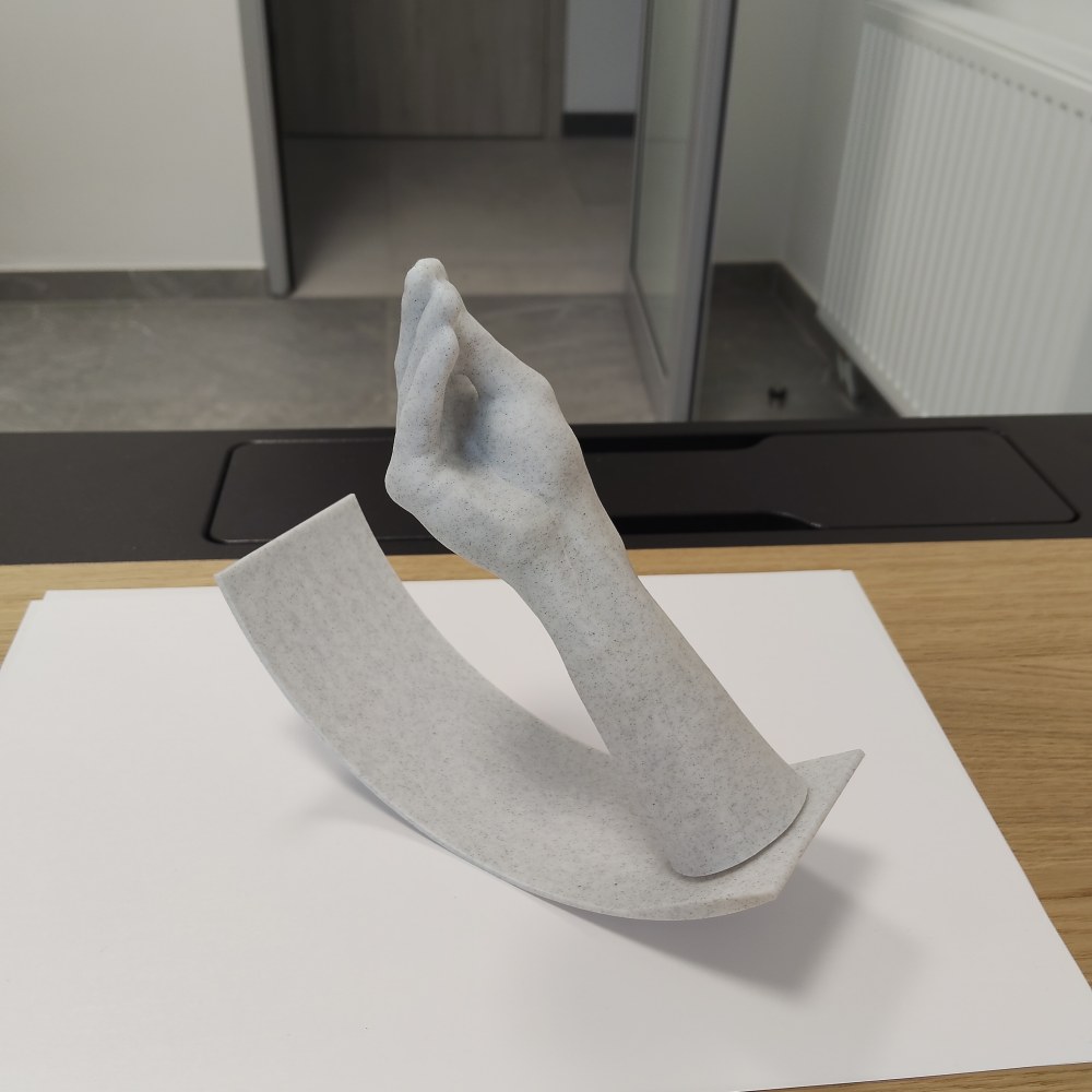 Niebieski geometryczny pojemnik 3D na biurko