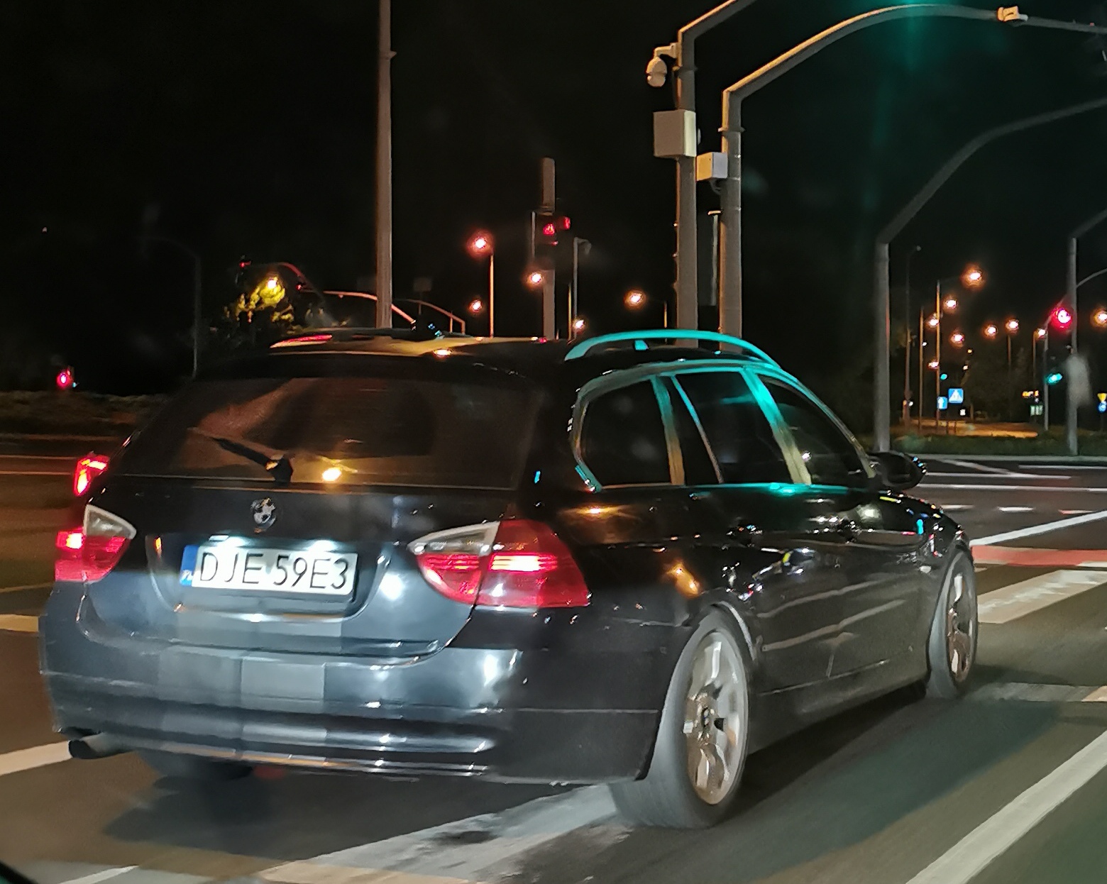 Pirat drogowy w pojeździe o numerach rejestracyjnych DJE59E3