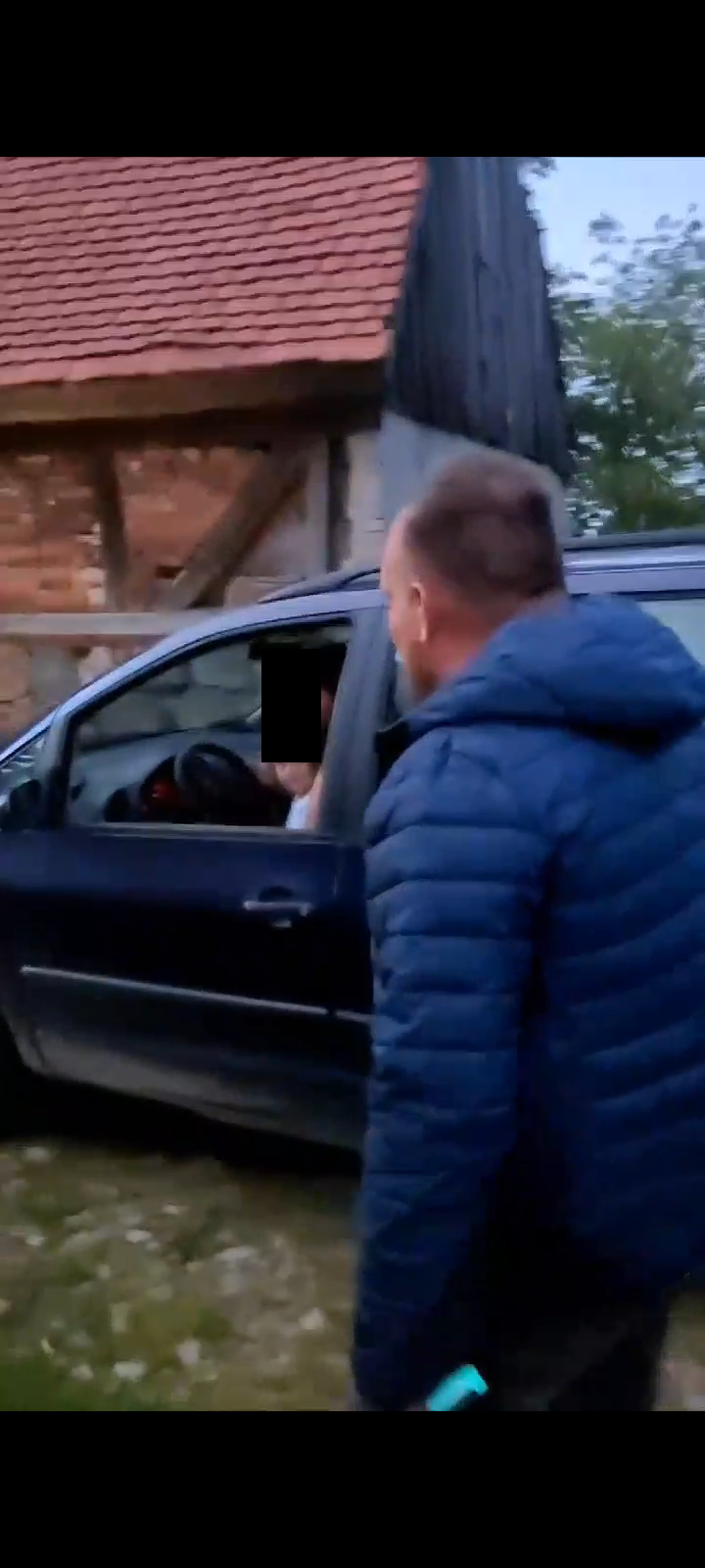 Dobry wieczór .<BR>Pan Andrzej  jeździ autem Seat Alhambra z malutkim dzieckiem za kierownicą , bez pasów ...