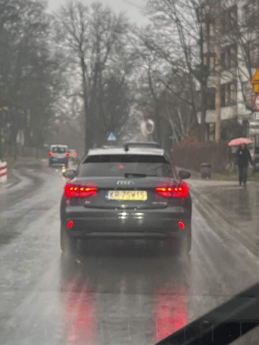 Pirat drogowy w pojeździe o numerach rejestracyjnych KR7SW15