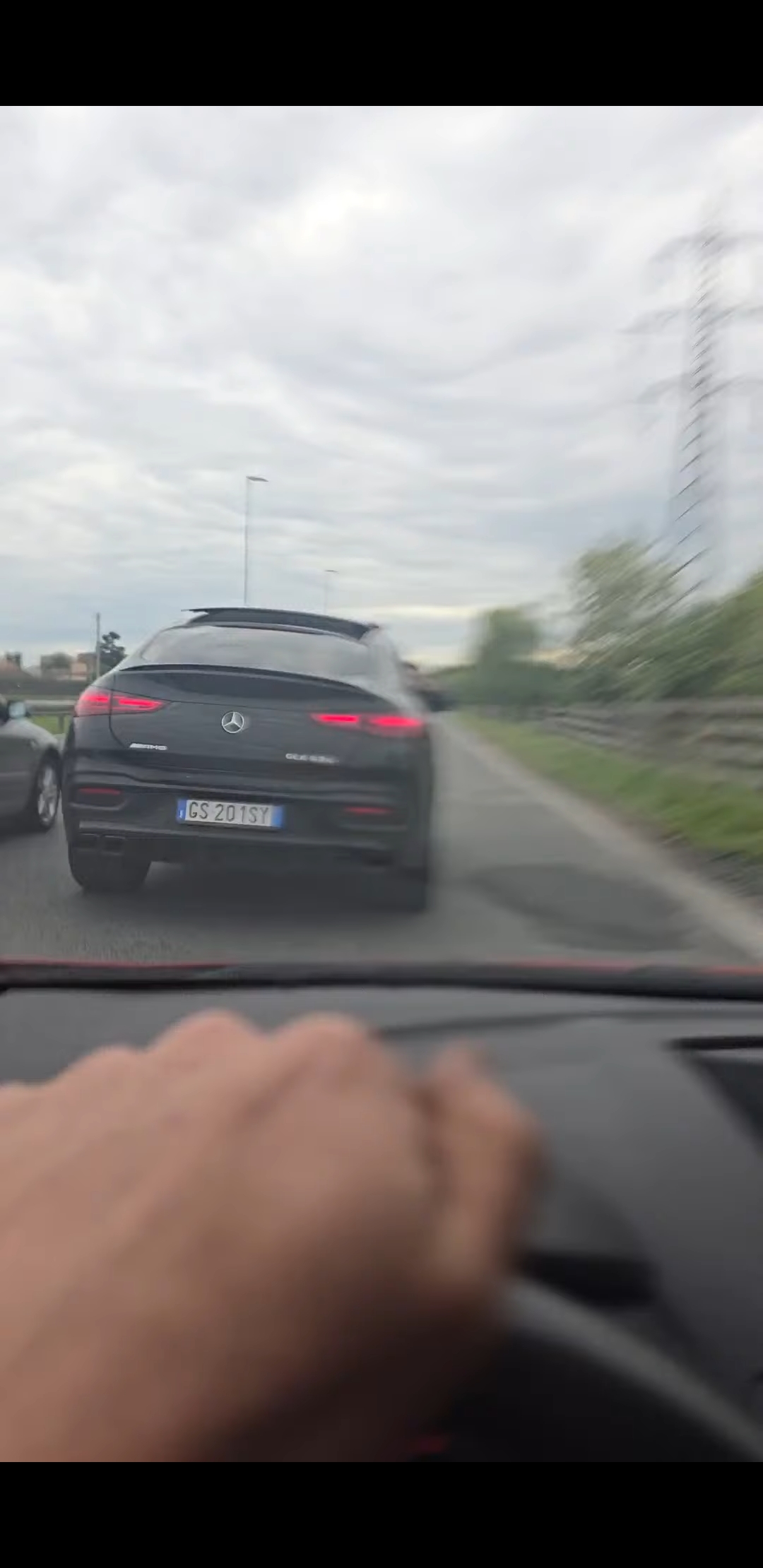 Pirat drogowy w pojeździe o numerach rejestracyjnych GS201SY