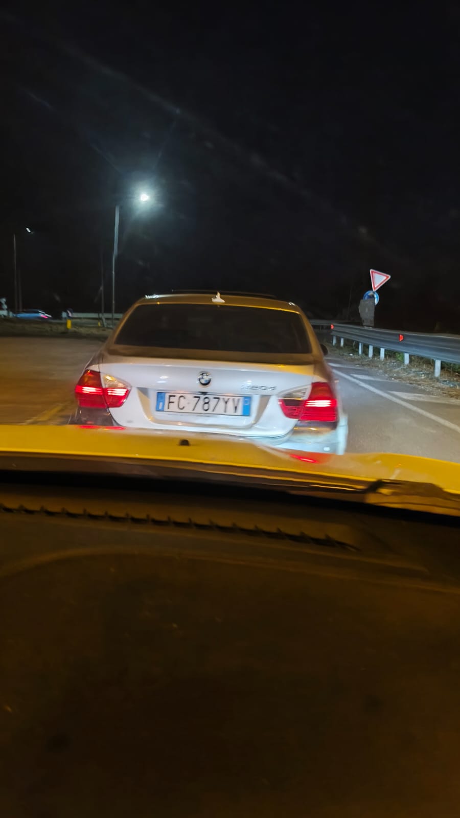 Pirat drogowy w pojeździe o numerach rejestracyjnych FC787YV