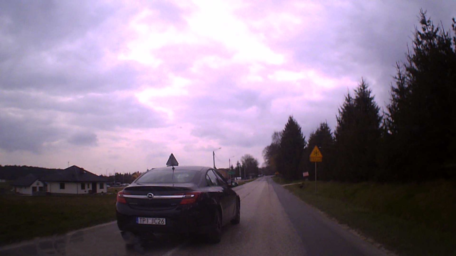 Ścinacz! Niebezpiecznie kończy manewr wyprzedzania.