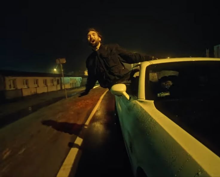 Jakiś gościu z muscle carem zieloną pikawą co się drze że nienawidzi Warszawy i to ostatni raz jak jedzie ...