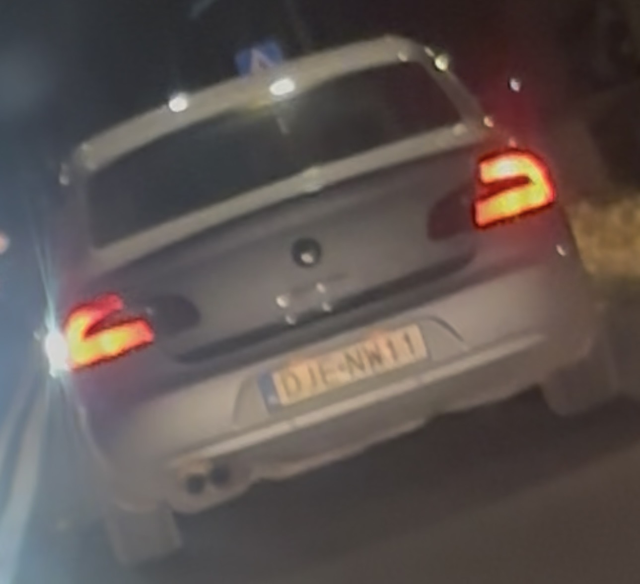 Pirat drogowy w pojeździe o numerach rejestracyjnych DJENW11