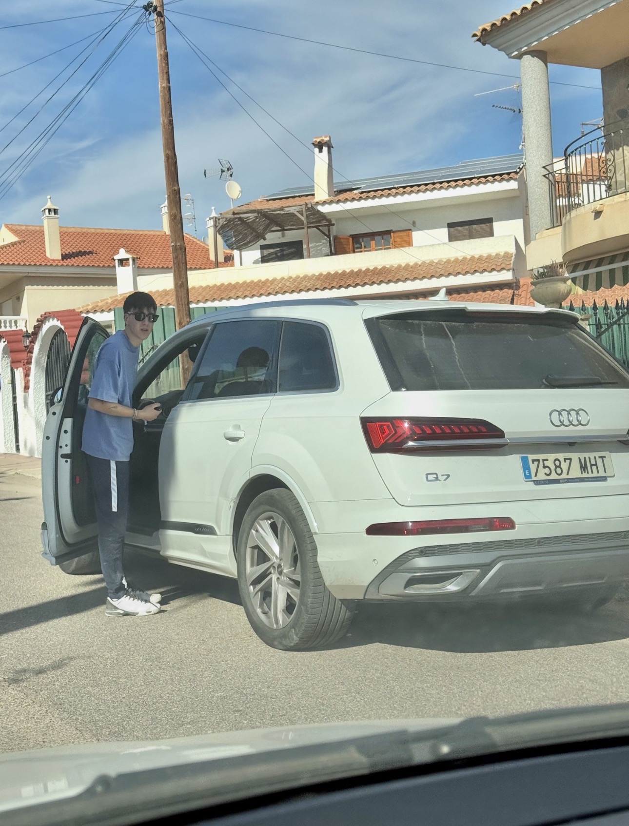 Pirat drogowy w pojeździe o numerach rejestracyjnych 7587MHT