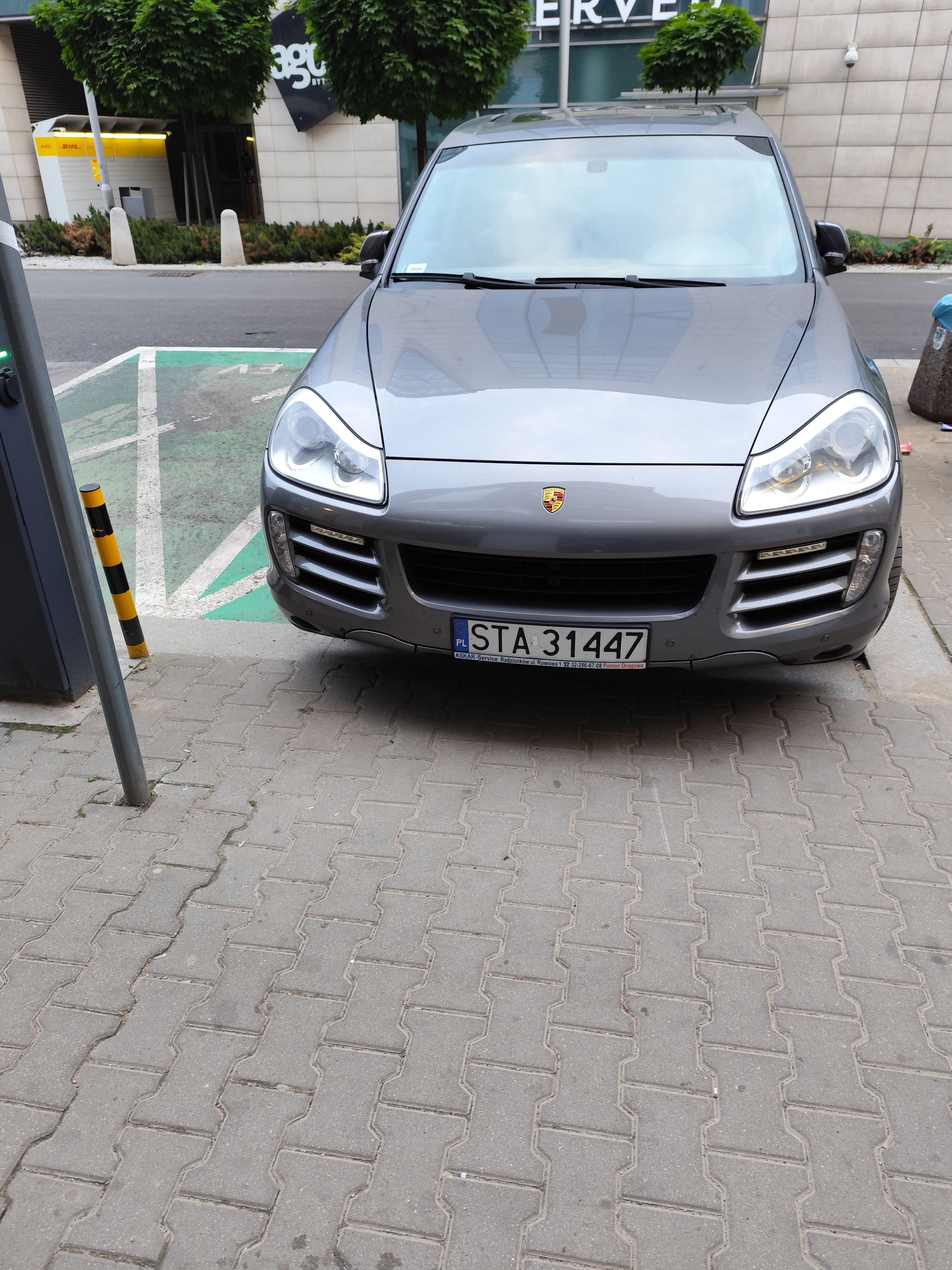 Mistrz parkowania w pojeździe o numerach STA31447