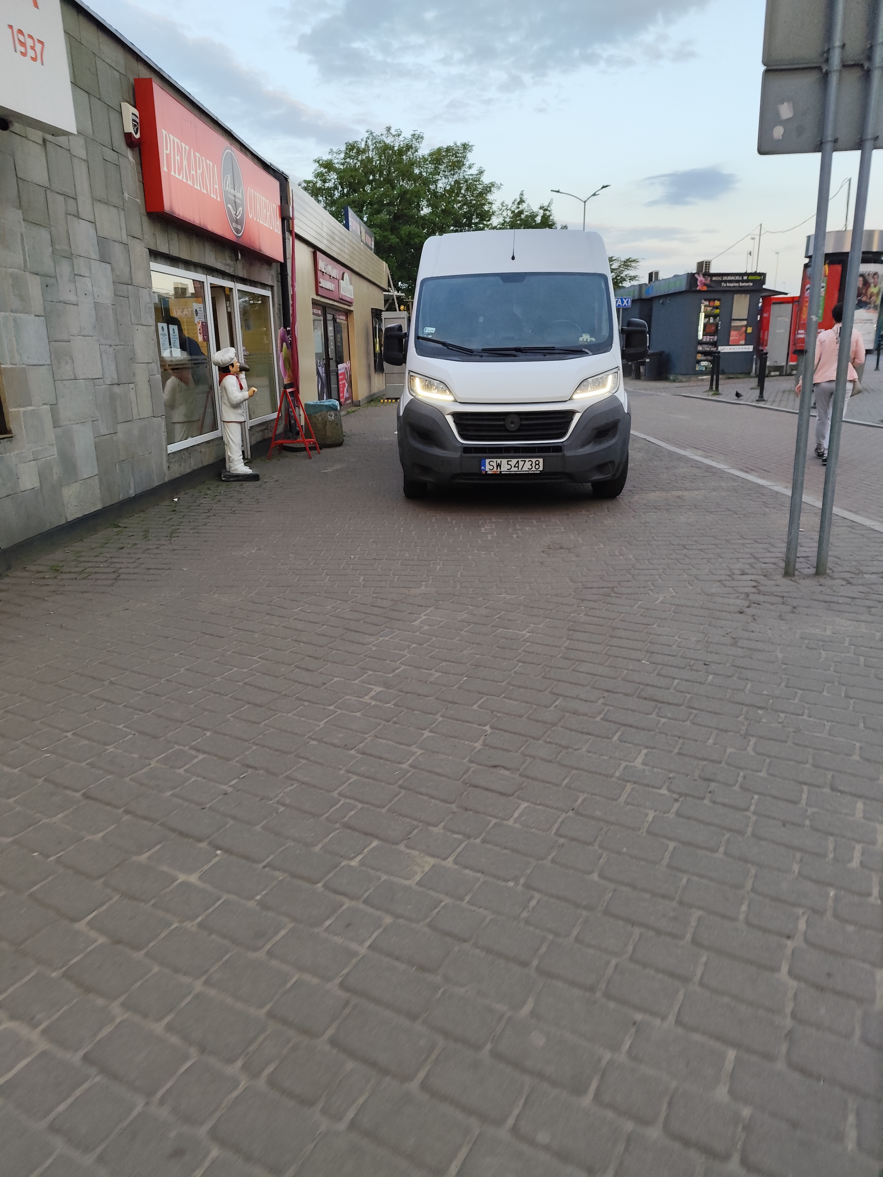 Mistrz parkowania w pojeździe o numerach SW54738