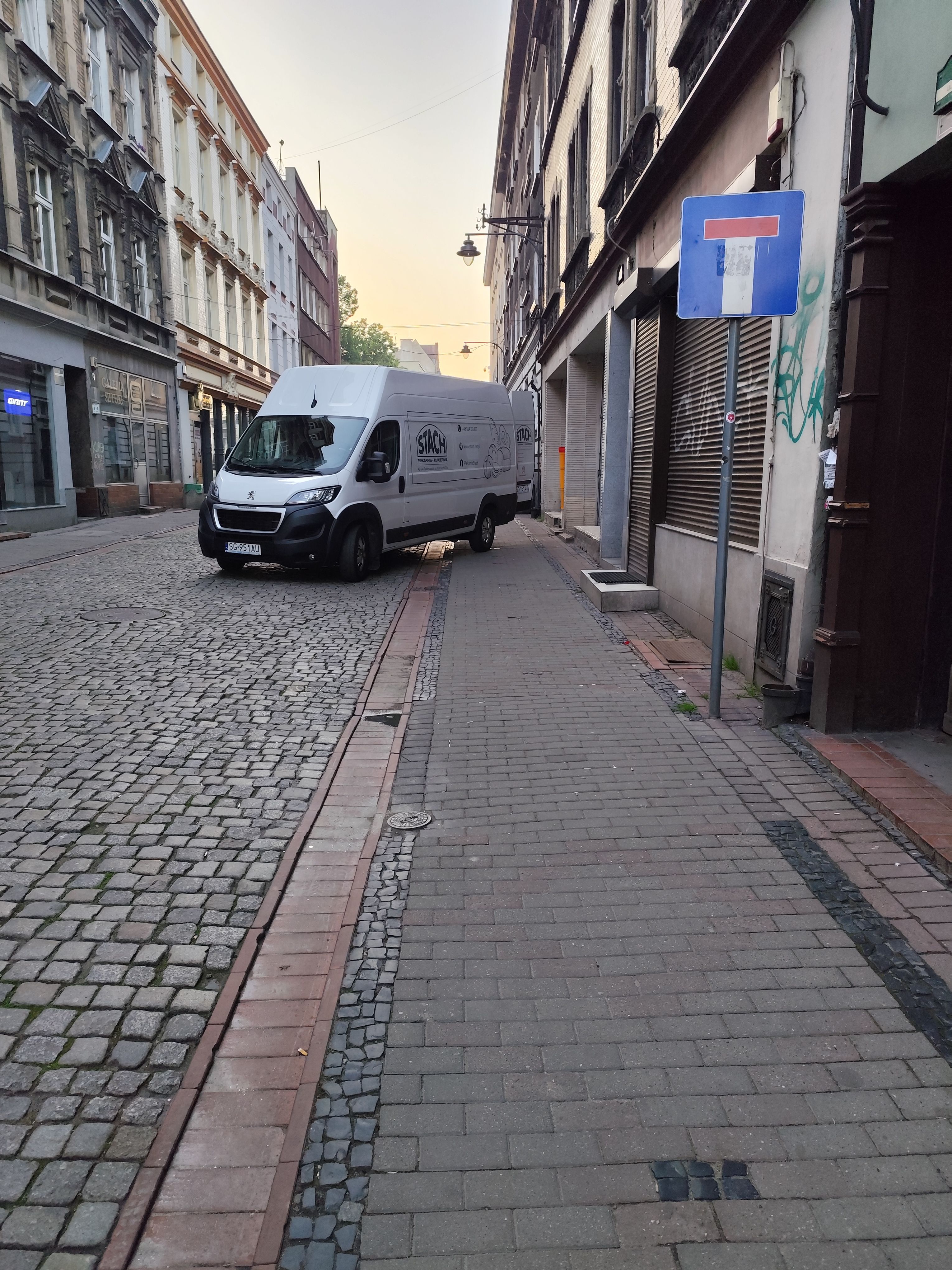 Mistrz parkowania w pojeździe o numerach SG951AU