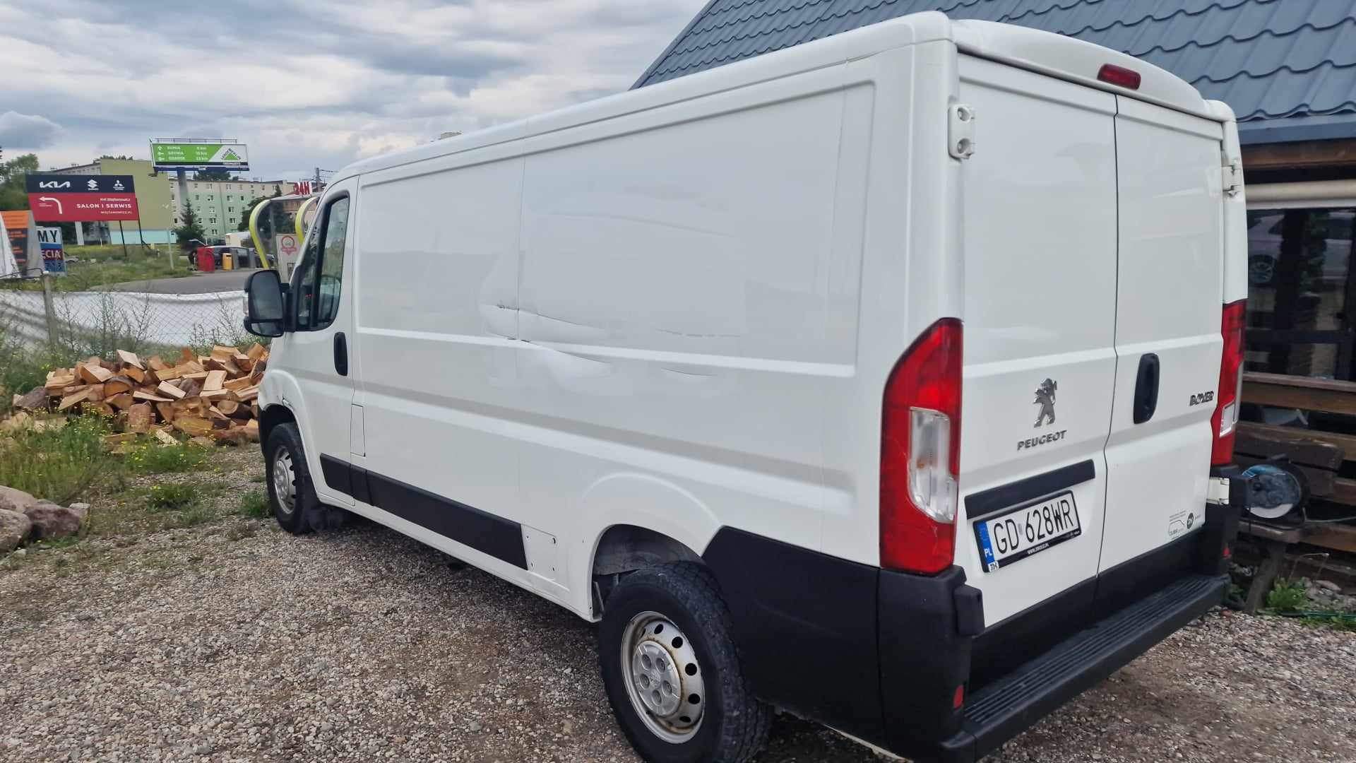 Skradziono pojazd o numerach rejestracyjnych GD628WR