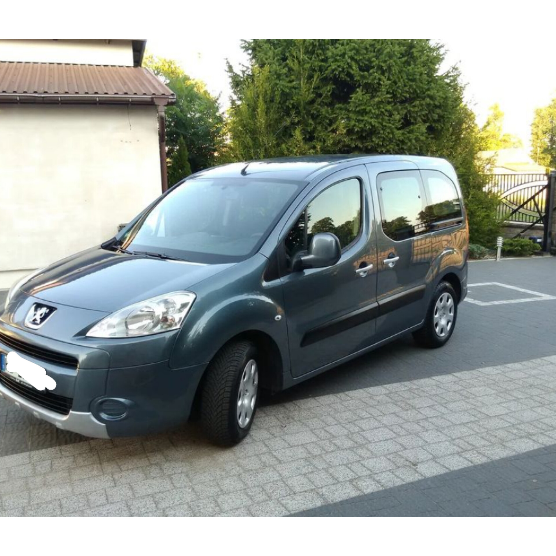 Skradziono pojazd o numerach rejestracyjnych WB2565G