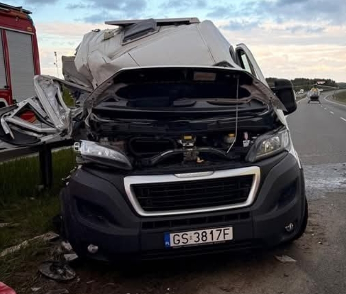 Kamper mocno uszkodzony