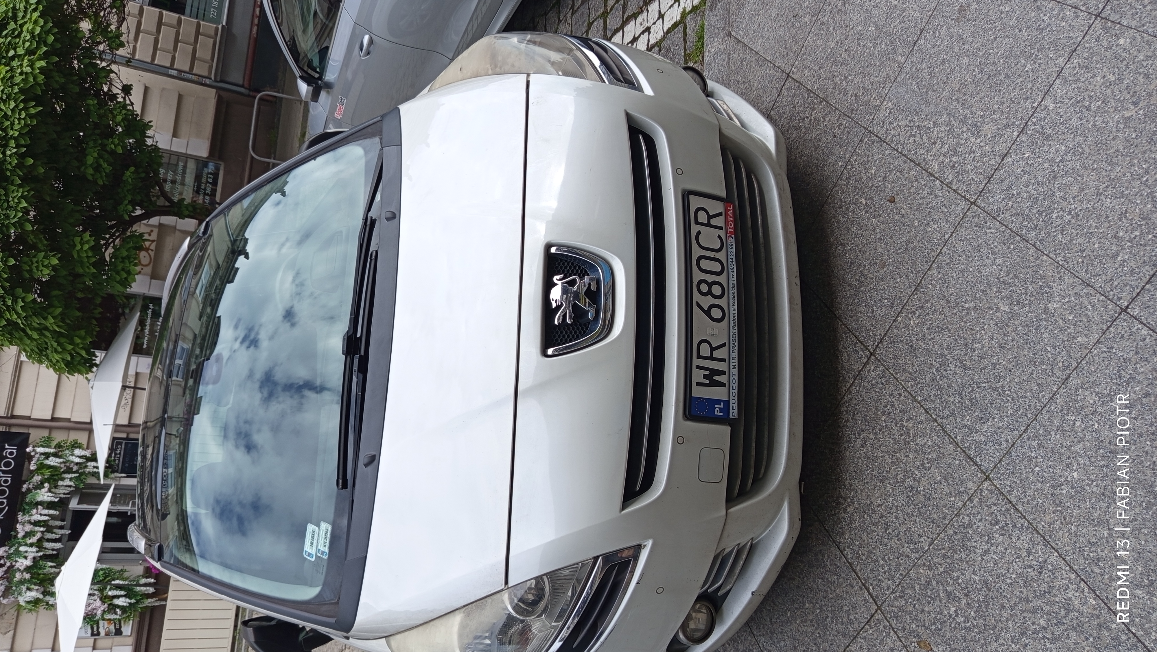 Pojazd o numerach WR680CR uczestniczył w wypadku