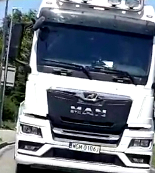 Pirat drogowy w pojeździe o numerach rejestracyjnych WGM0106J