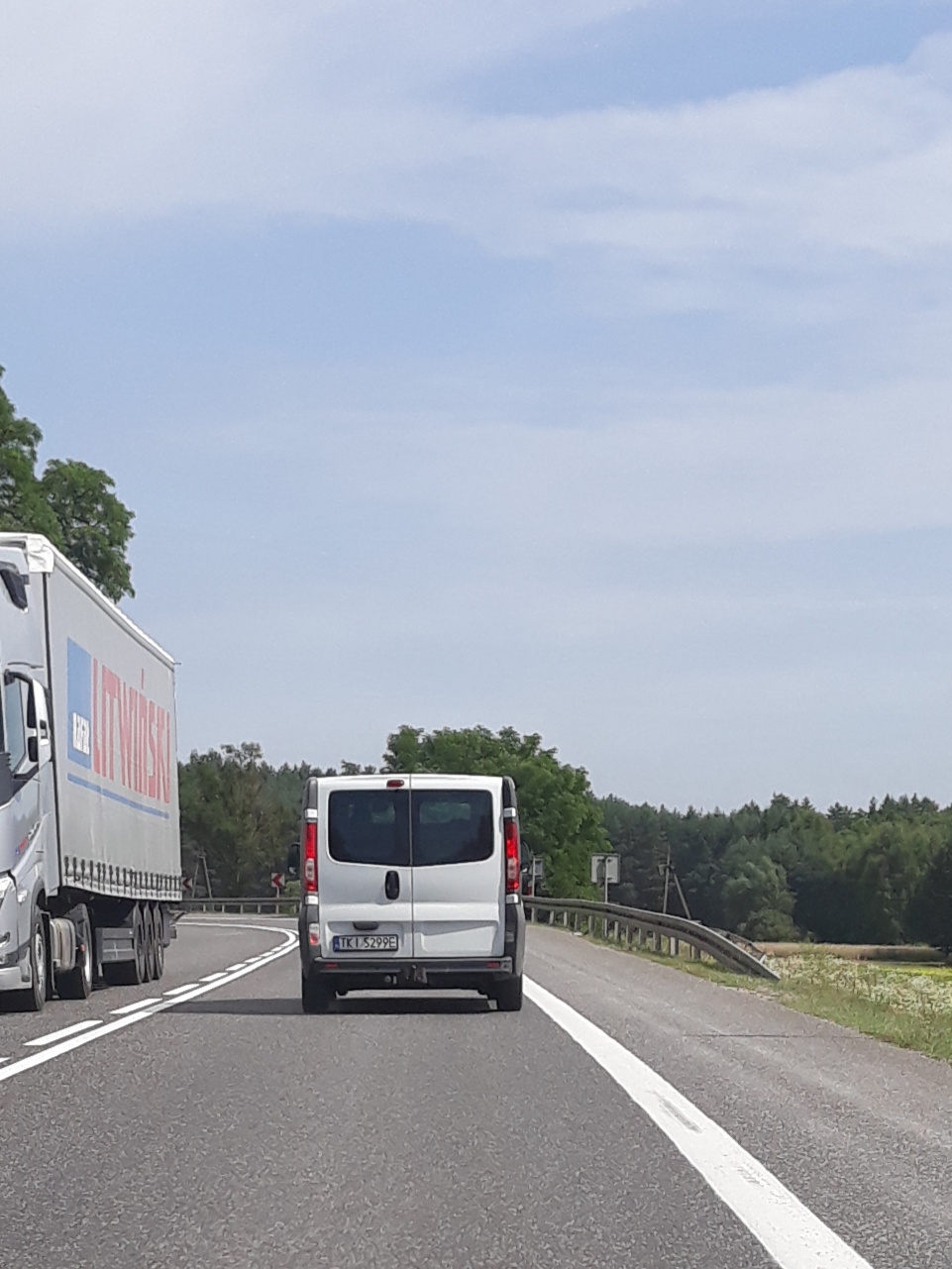 Następnym razem nim wrzucisz pod moje auto peta, to kupię Ci popielniczkę albo wsadzę tego niezagaszonego ...