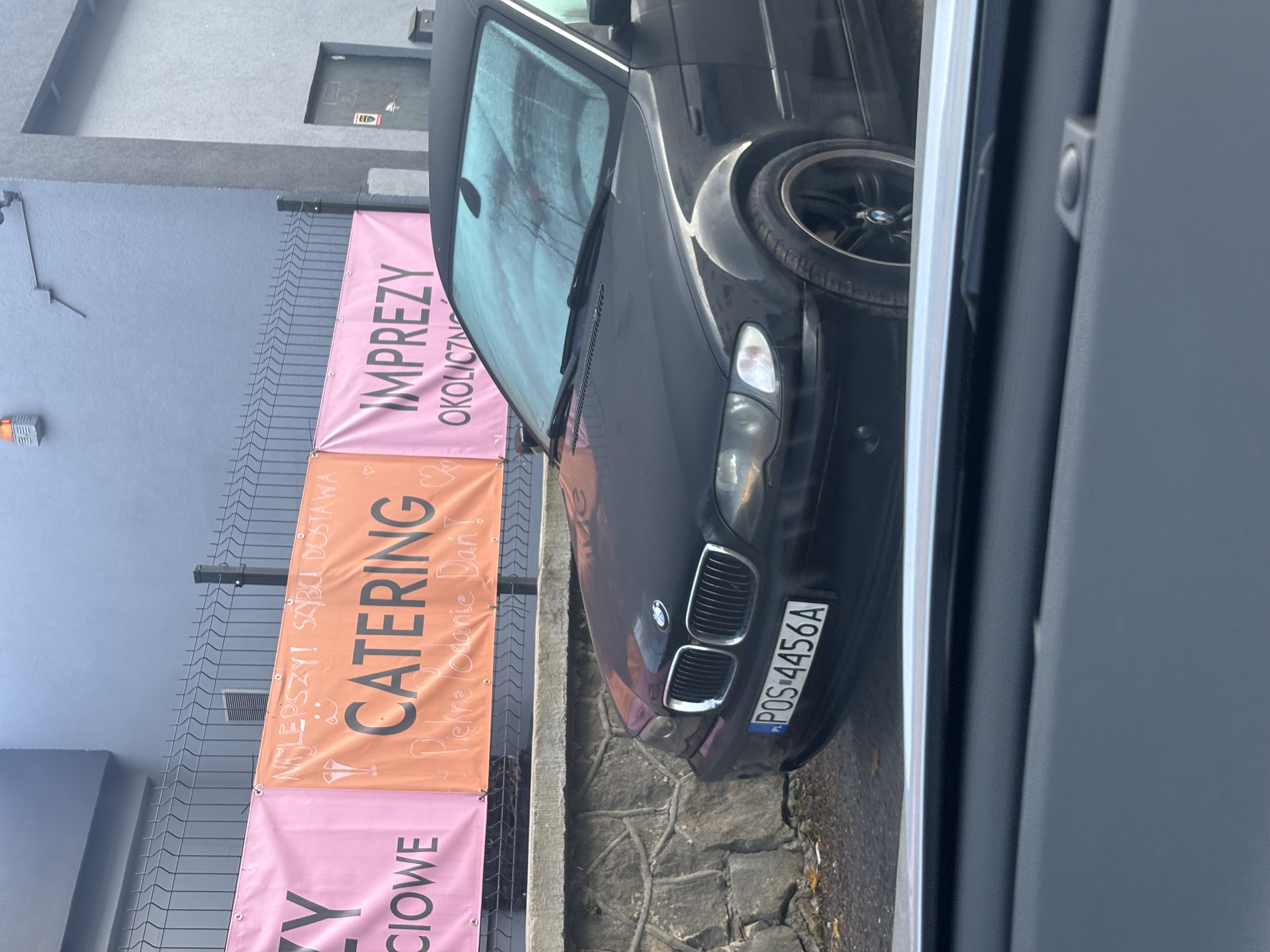 Mistrz parkowania w pojeździe o numerach POS4456A