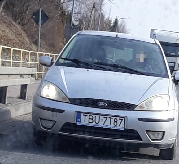 Pirat drogowy w pojeździe o numerach rejestracyjnych TBU7T87