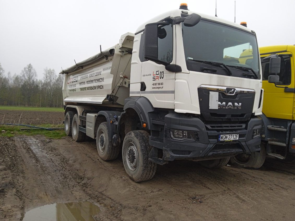 Skradziono pojazd o numerach rejestracyjnych WGM2712F