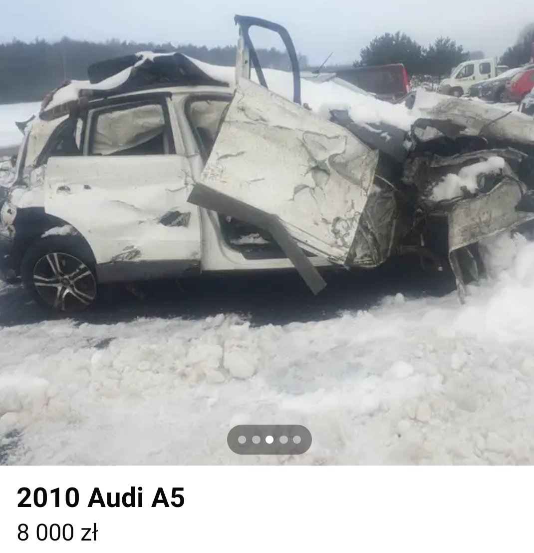 Mocno uszkodzony, sprzedawany z kpl dokumentów