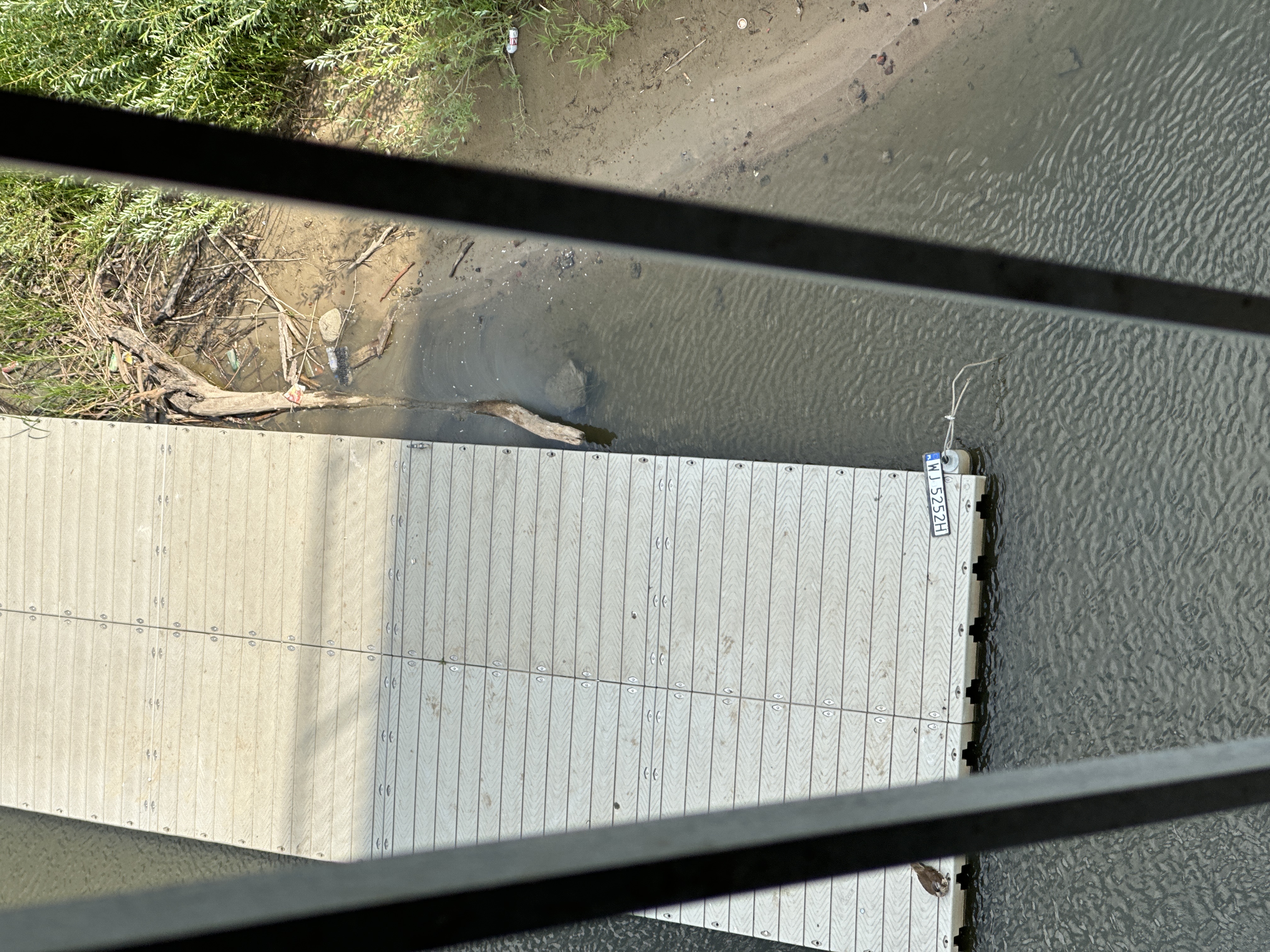 Znaleziono tablicę rejestracyjną o numerach WJ5252H