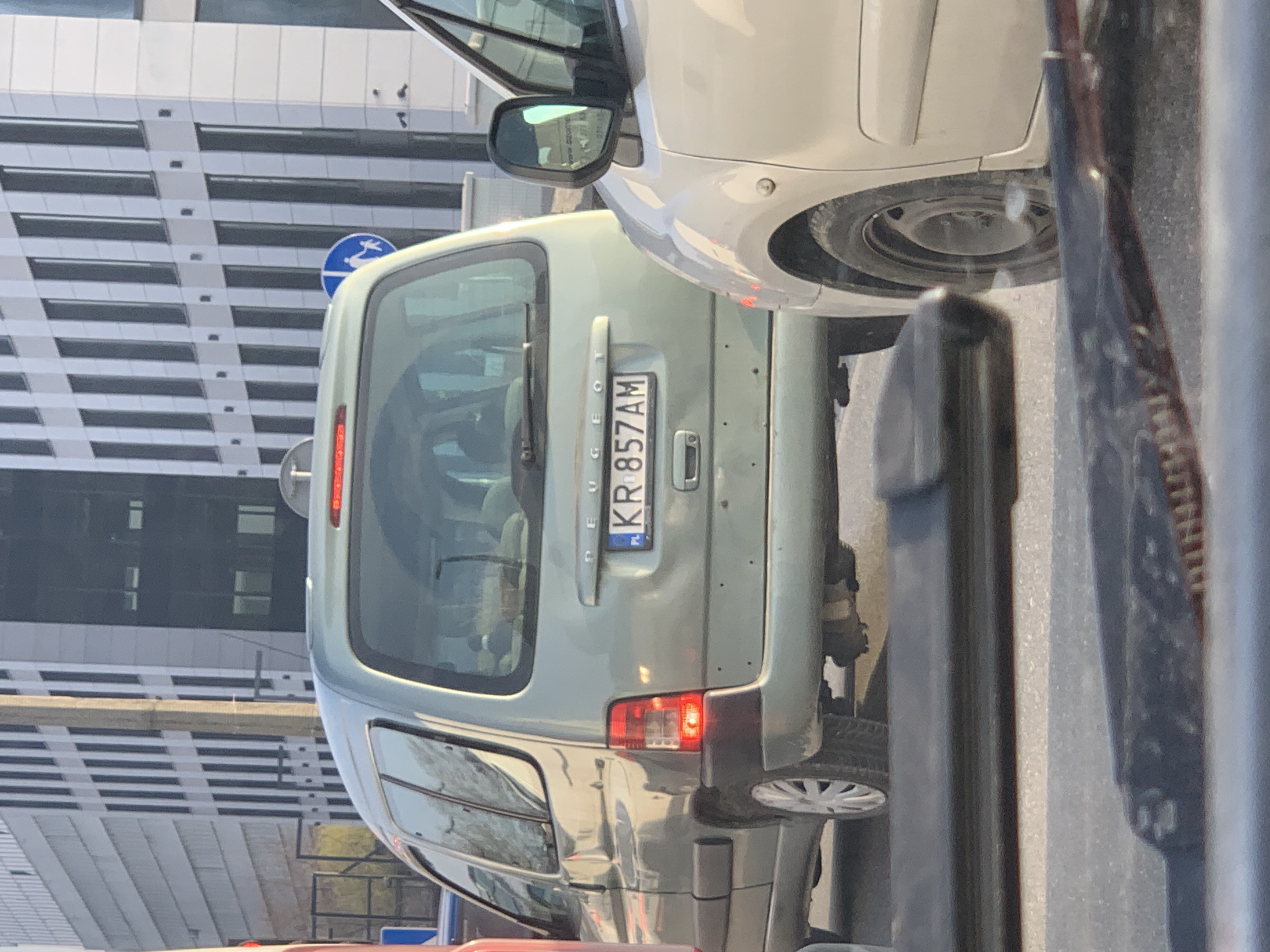 Pirat drogowy w pojeździe o numerach rejestracyjnych KR857AM