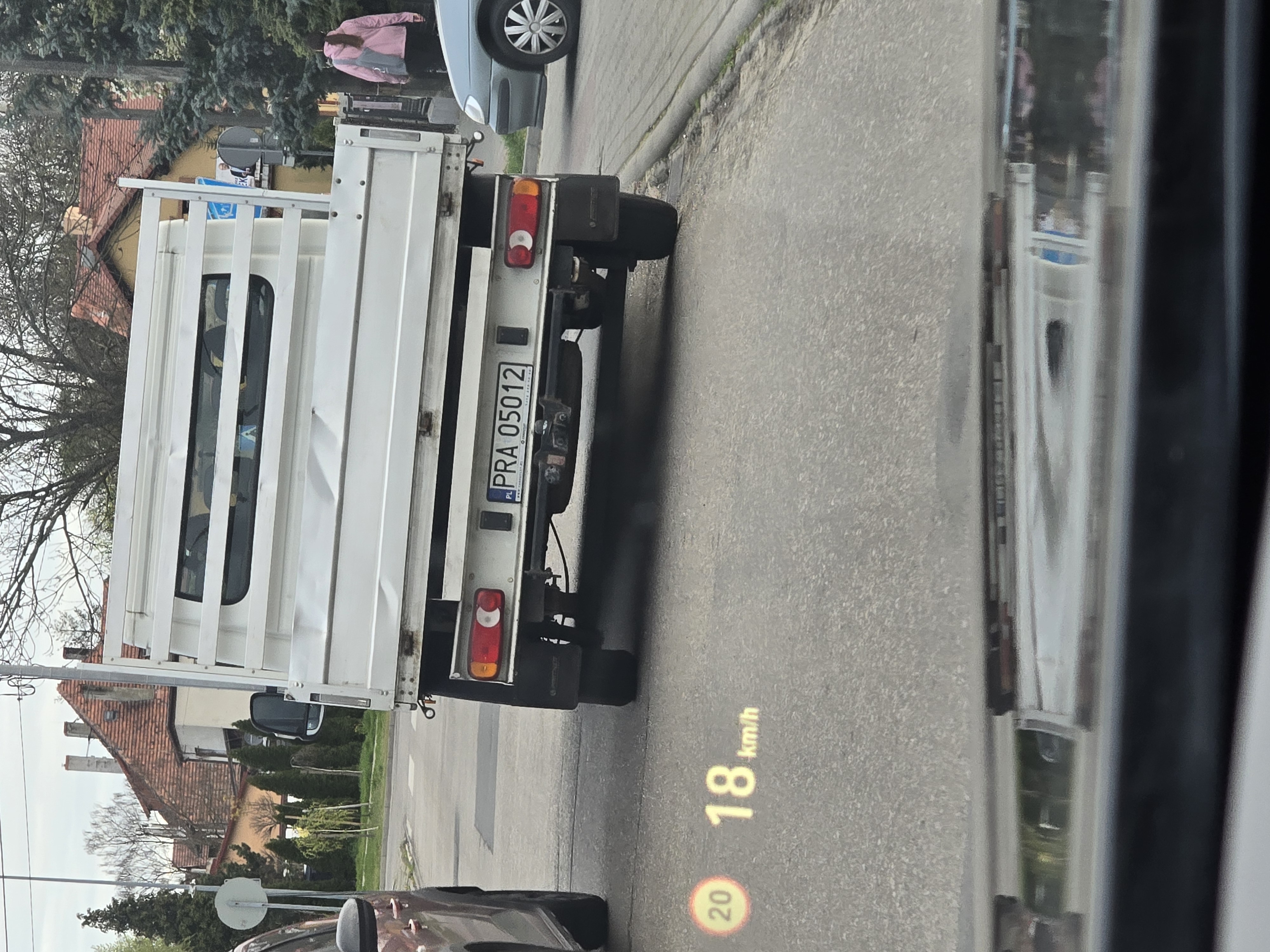 Pirat drogowy w pojeździe o numerach rejestracyjnych PRA02012