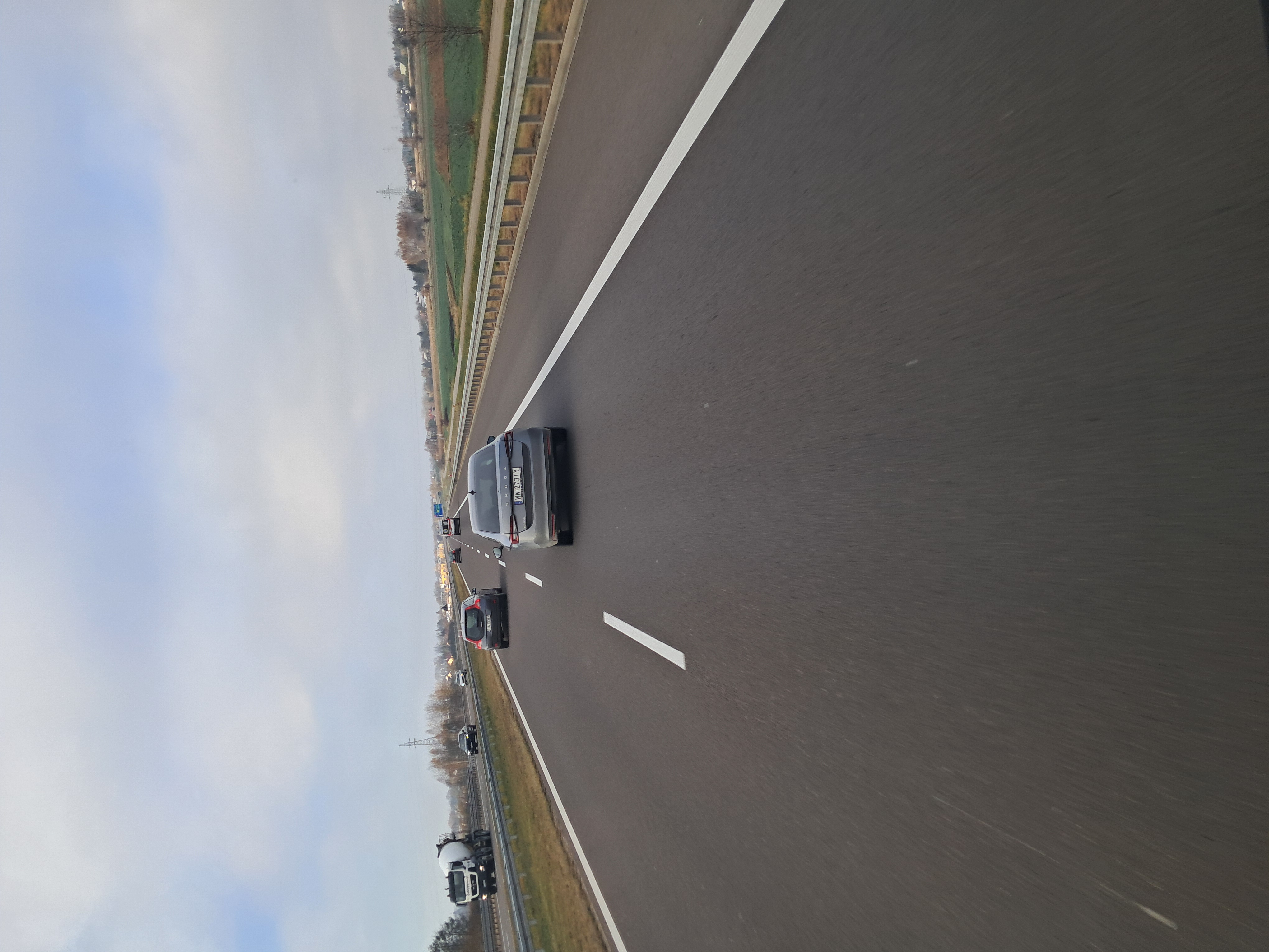 Pirat drogowy w pojeździe o numerach rejestracyjnych WW273TY