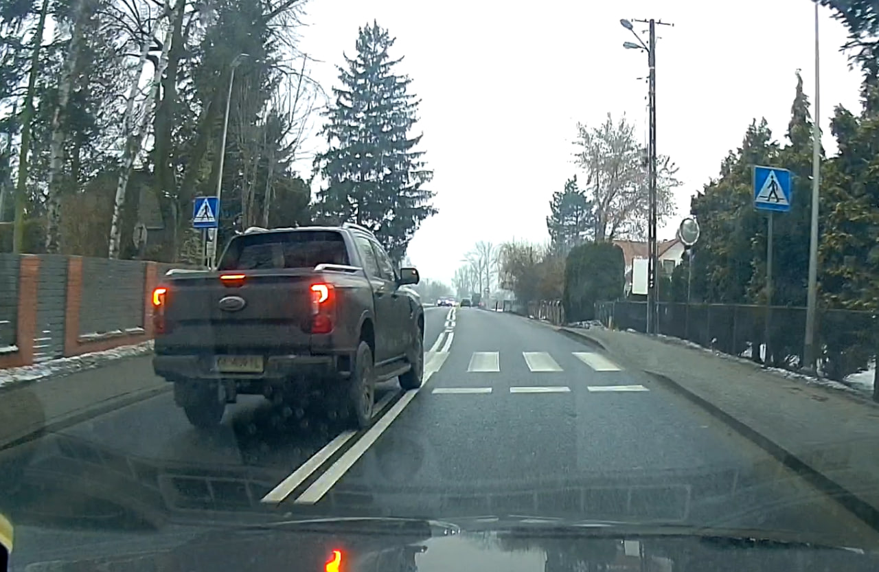 Pirat drogowy w pojeździe o numerach rejestracyjnych KK4091L