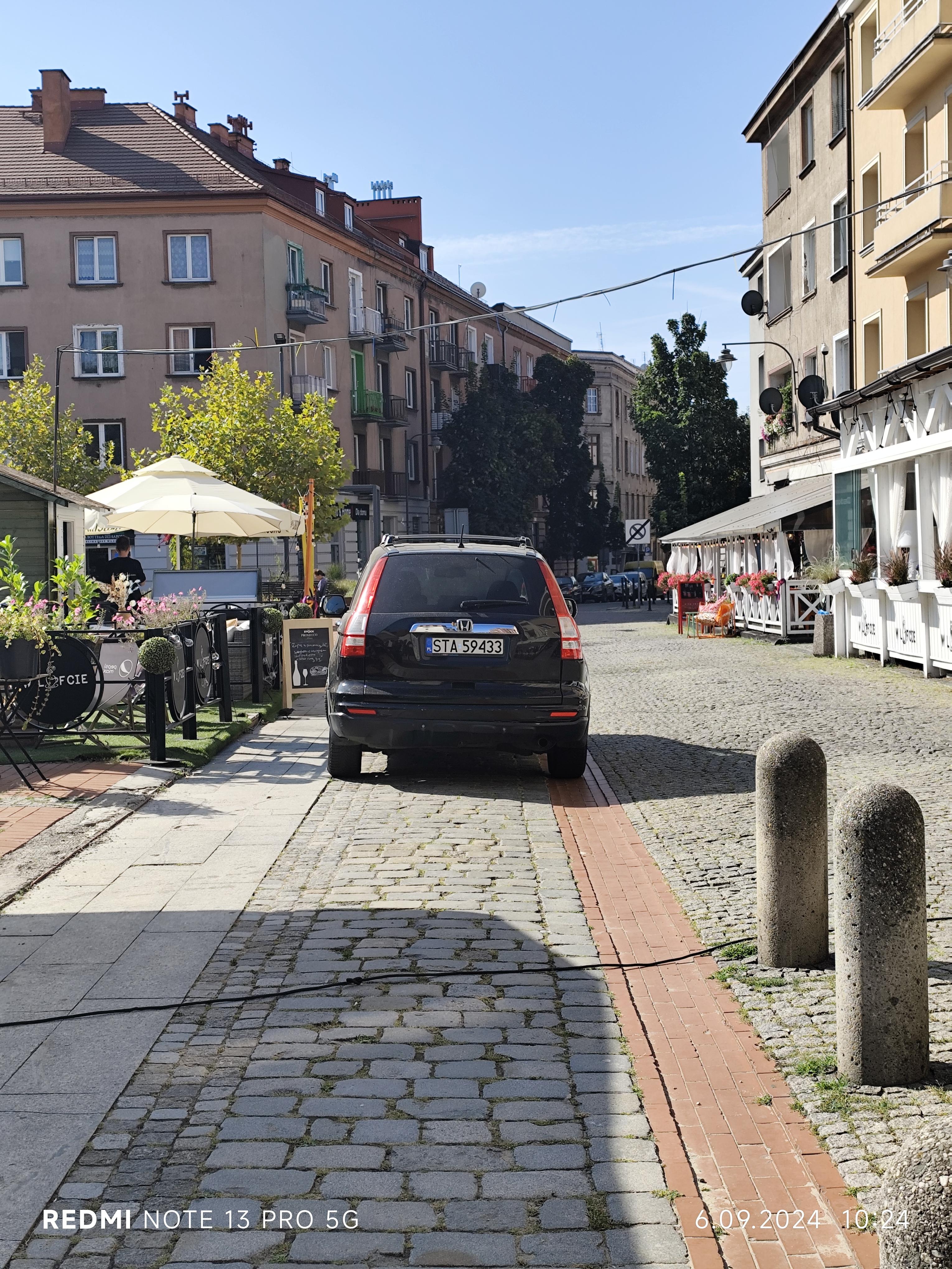 Mistrz parkowania w pojeździe o numerach STA59433