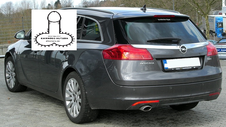 Cygan ze swoim partnerem jeździ w 20-letnim gruzie i zaczepia rowerzystów. Nie polecam tego kierowcy.