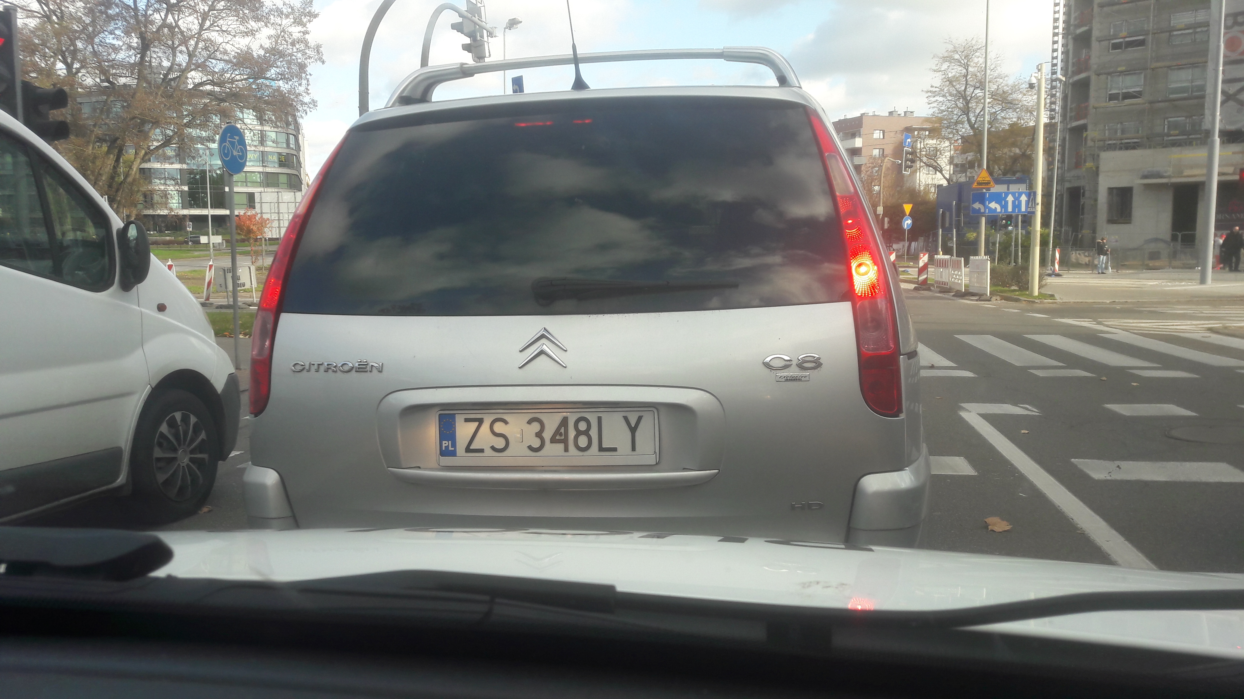 Pirat drogowy w pojeździe o numerach rejestracyjnych ZS348LY