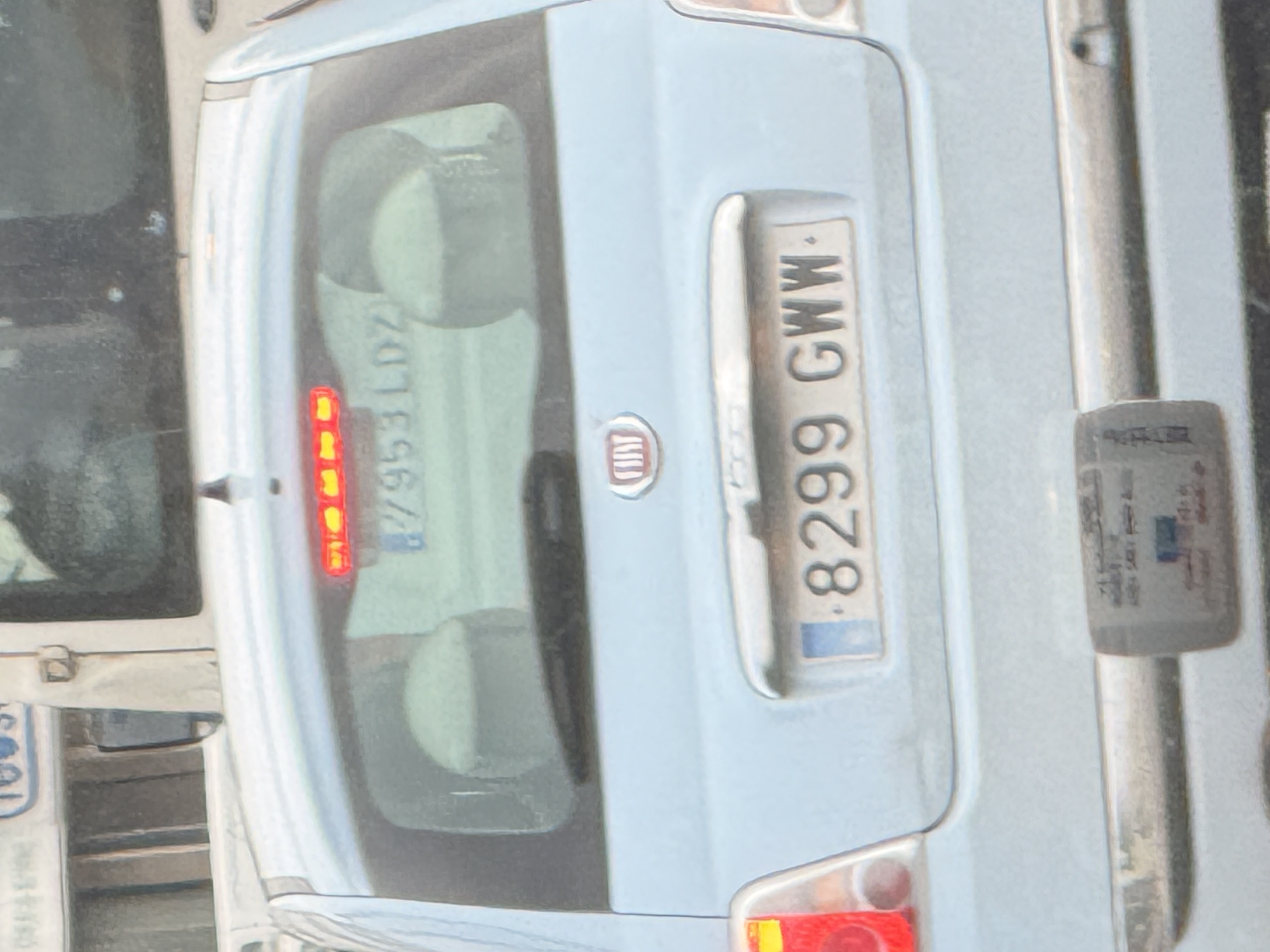 Pirat drogowy w pojeździe o numerach rejestracyjnych 8299GWW