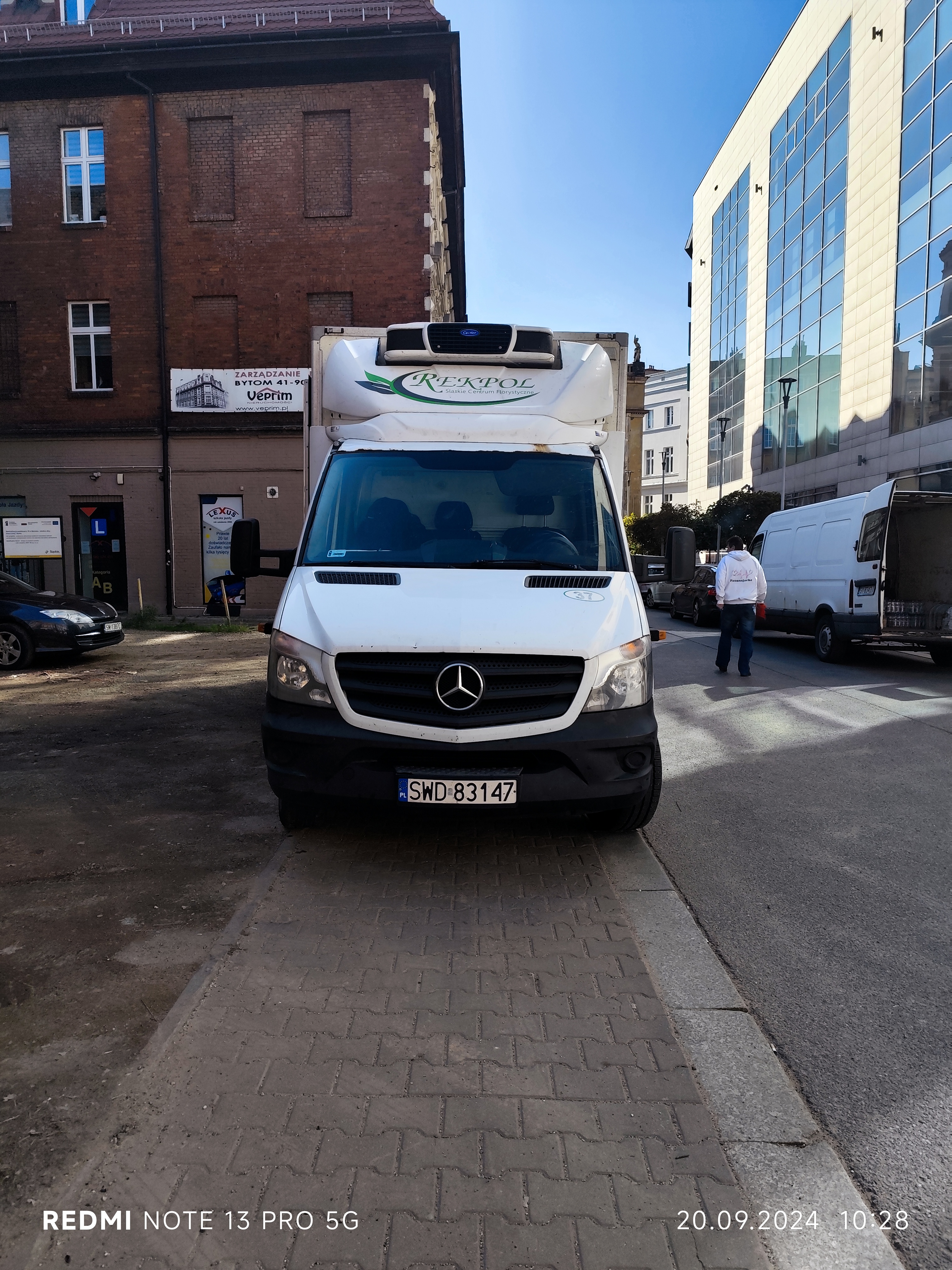 Mistrz parkowania w pojeździe o numerach SWD83147