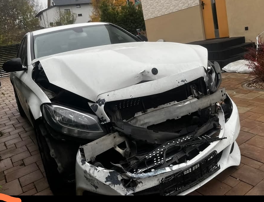 Uszkodzony przód, poduszki powietrzne ok