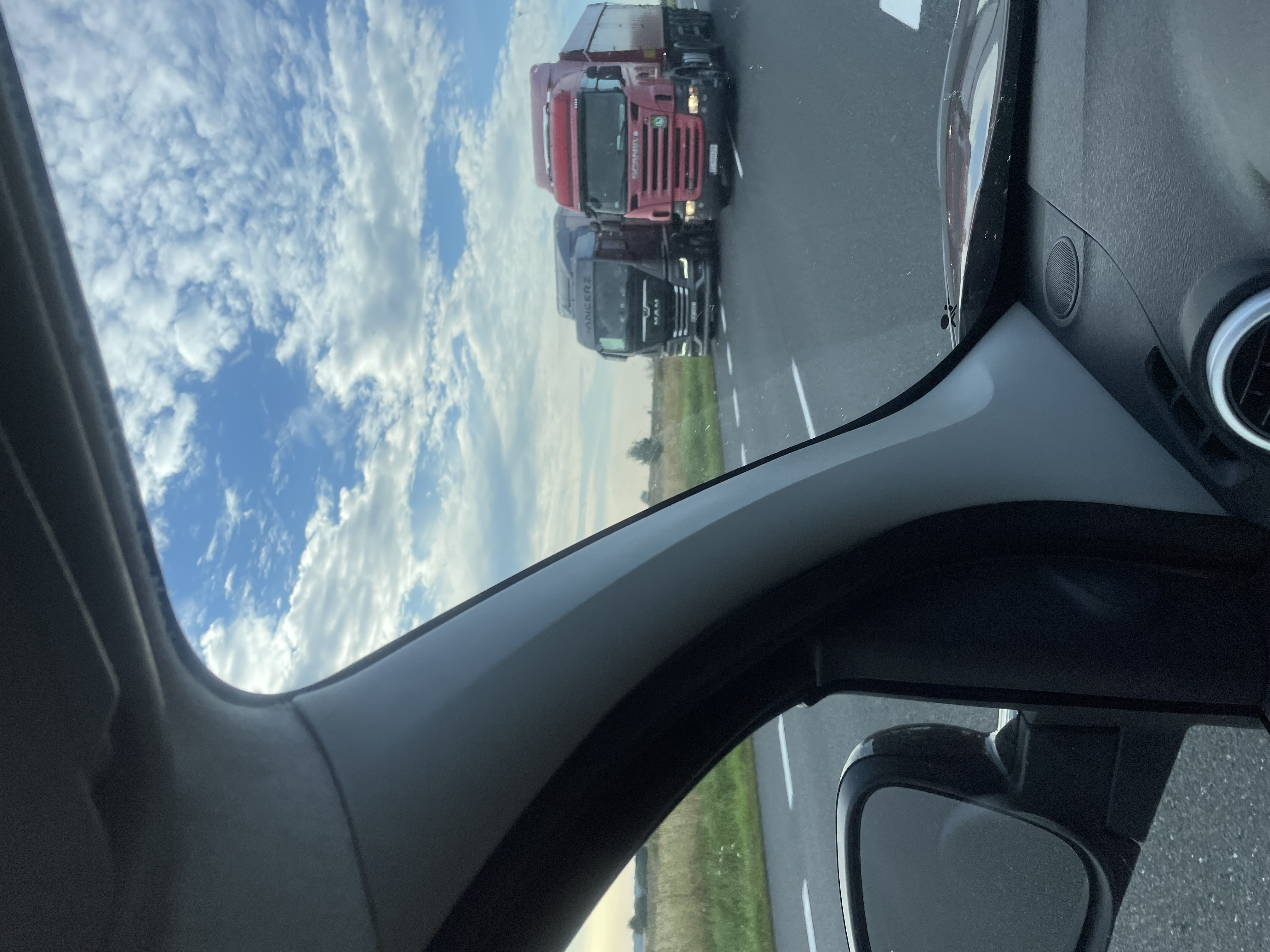 Pirat drogowy w pojeździe o numerach rejestracyjnych PCHHA08