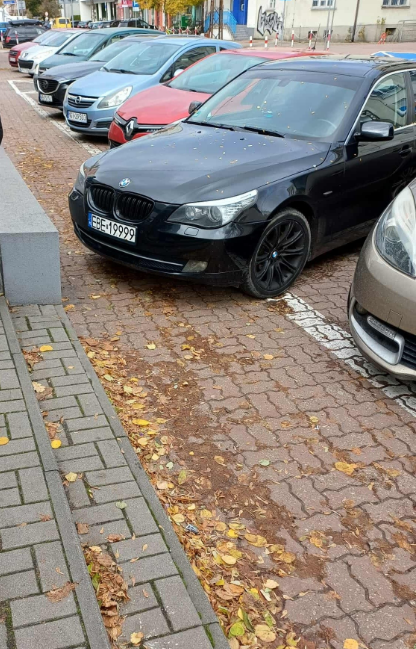 Typowy kierowca BMW.... Szybkiego powrotu do zdrowia życzę