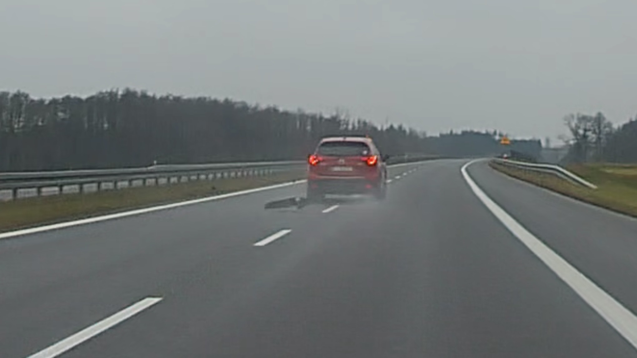 Koleżance odpadła osłona silnika na E28