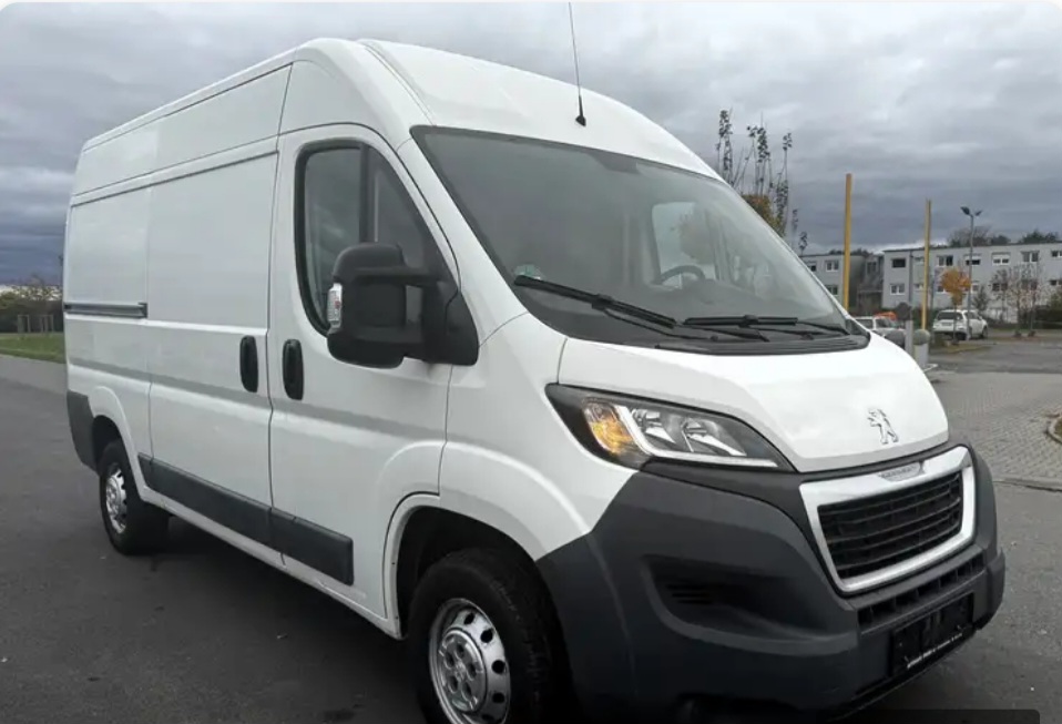 Skradziono pojazd o numerach rejestracyjnych 0954JMW