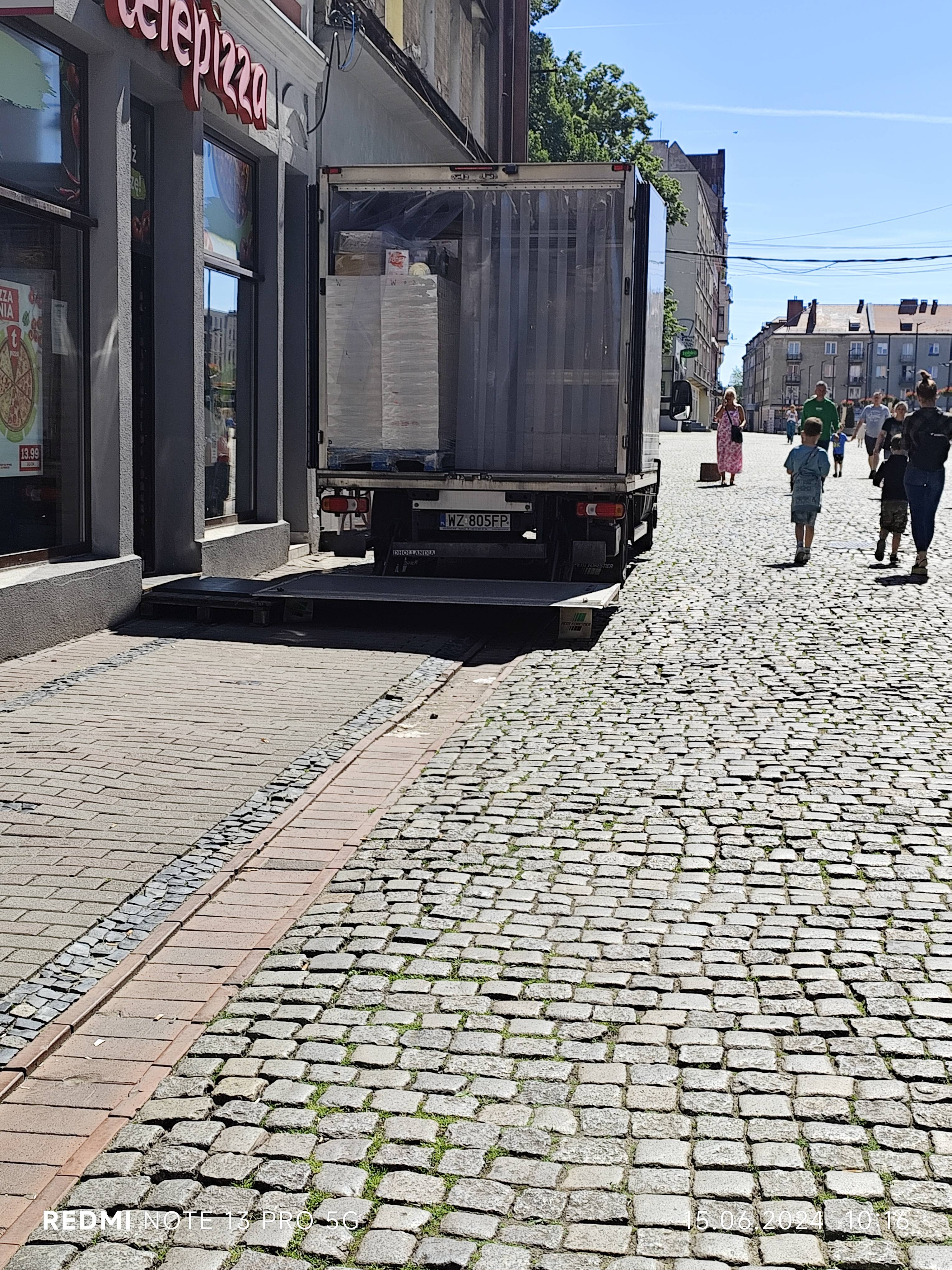 Mistrz parkowania w pojeździe o numerach WZ805FP