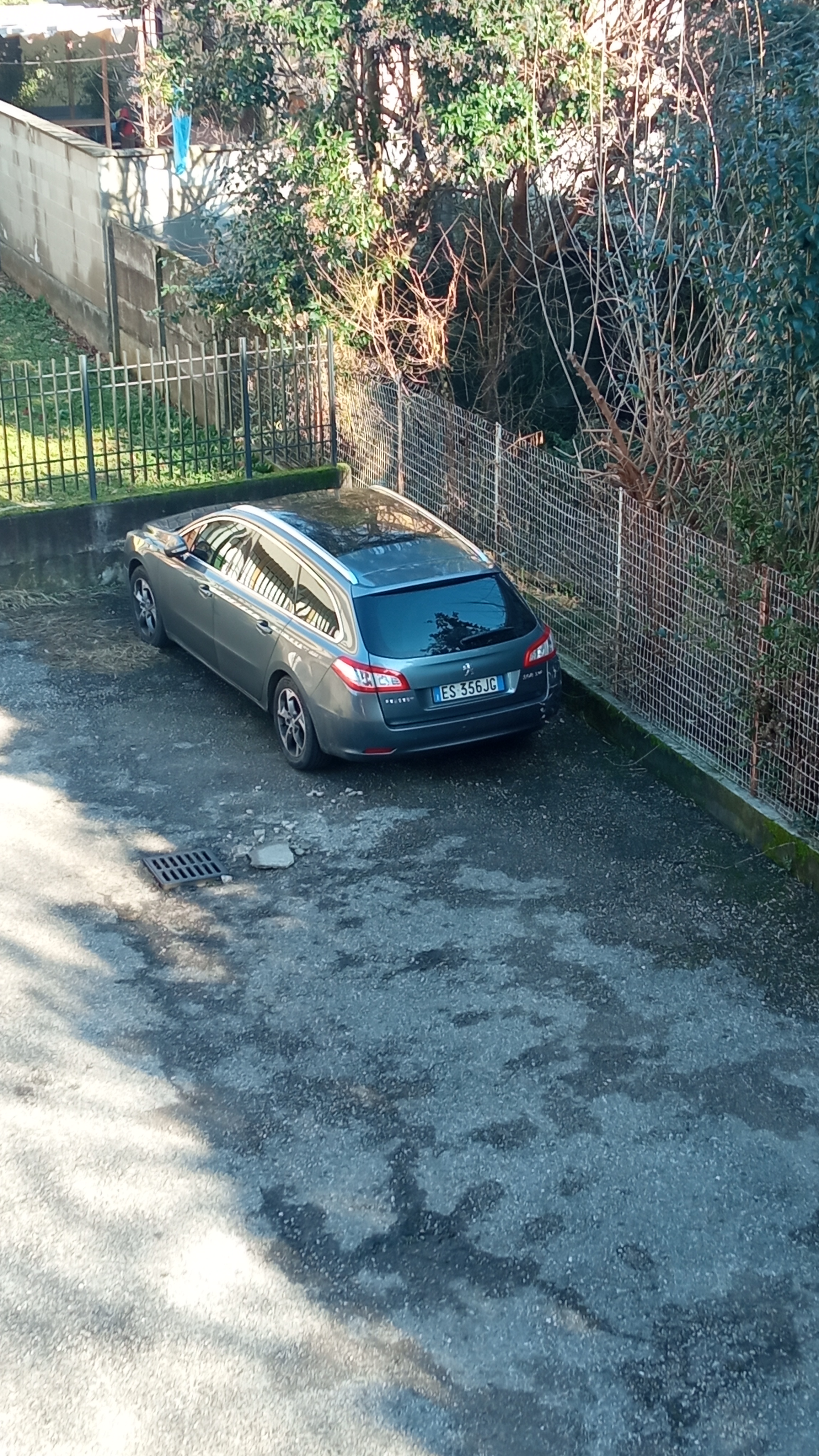 Mistrz parkowania w pojeździe o numerach ES356JG