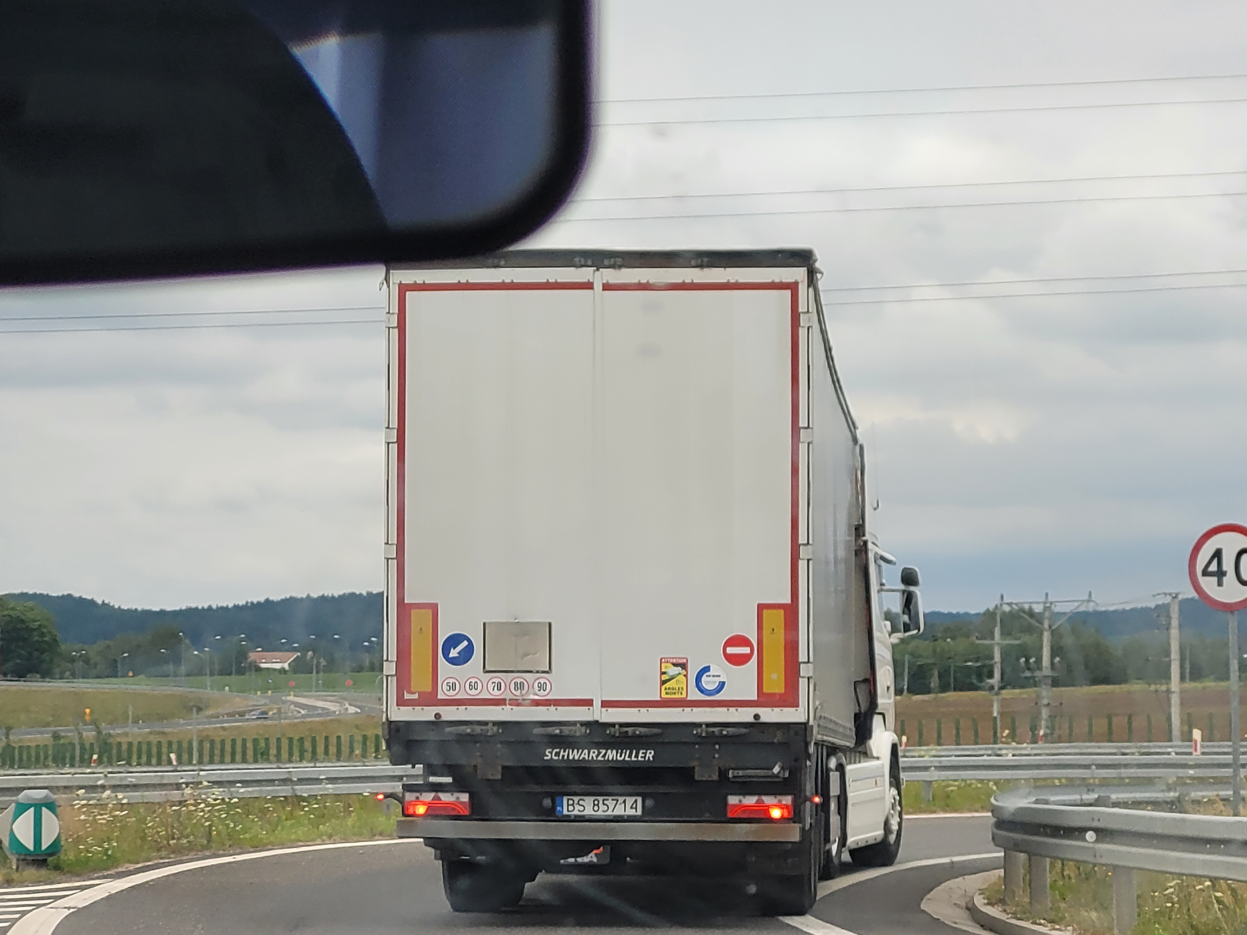 Pirat drogowy w pojeździe o numerach rejestracyjnych BS85714