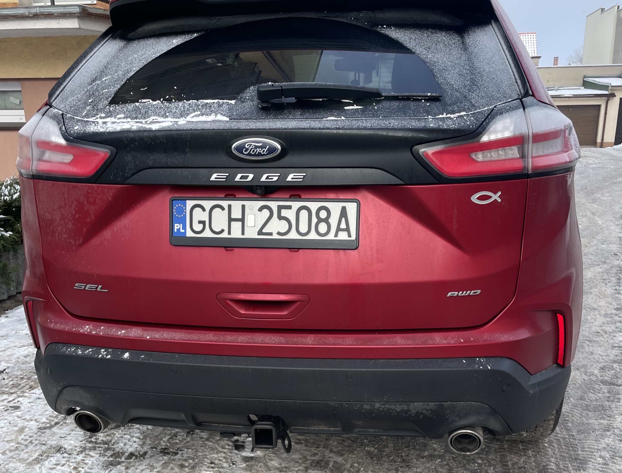 Blokuje notorycznie wjazd. Beznadziejny kierowca!