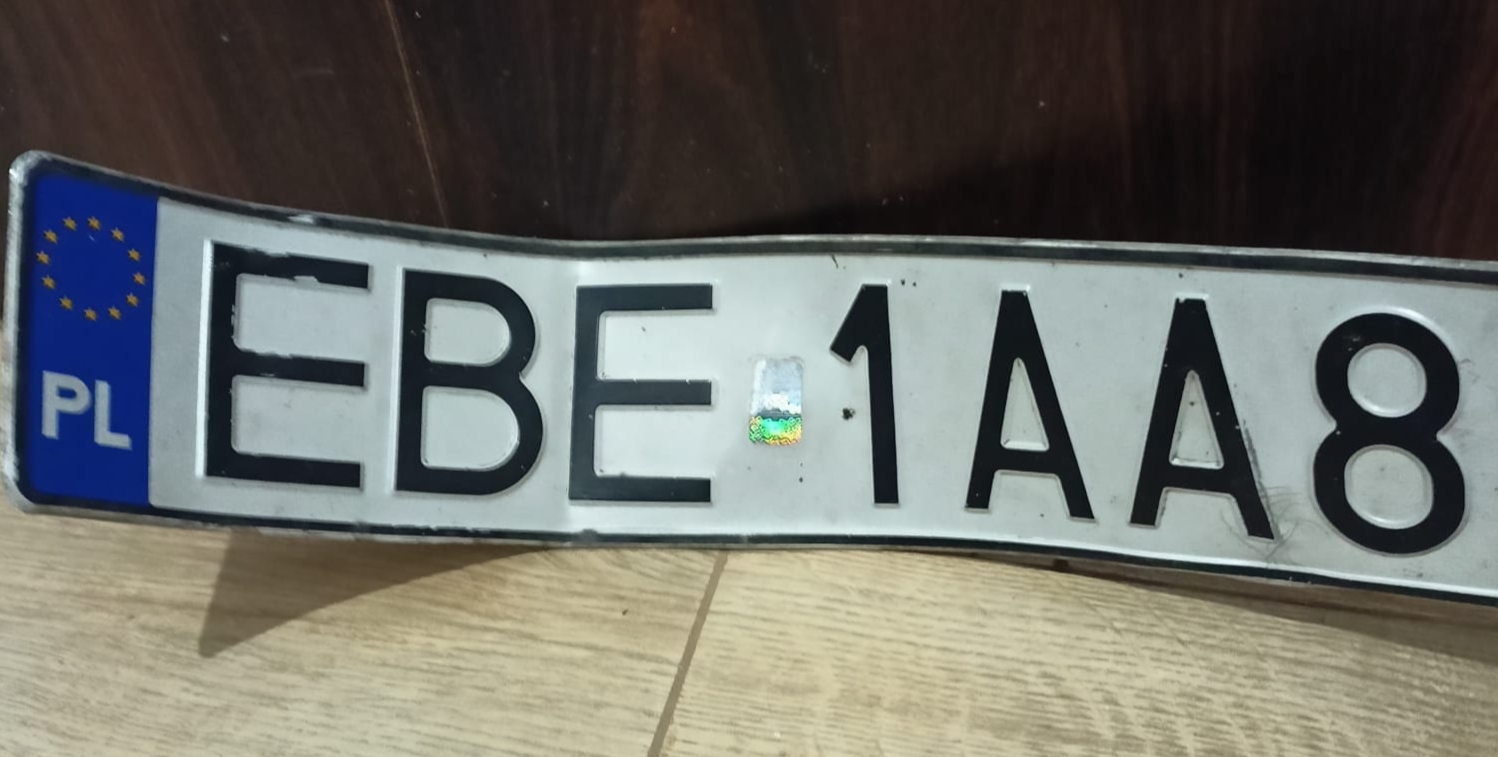 Pirat drogowy w pojeździe o numerach rejestracyjnych EBE1AA8