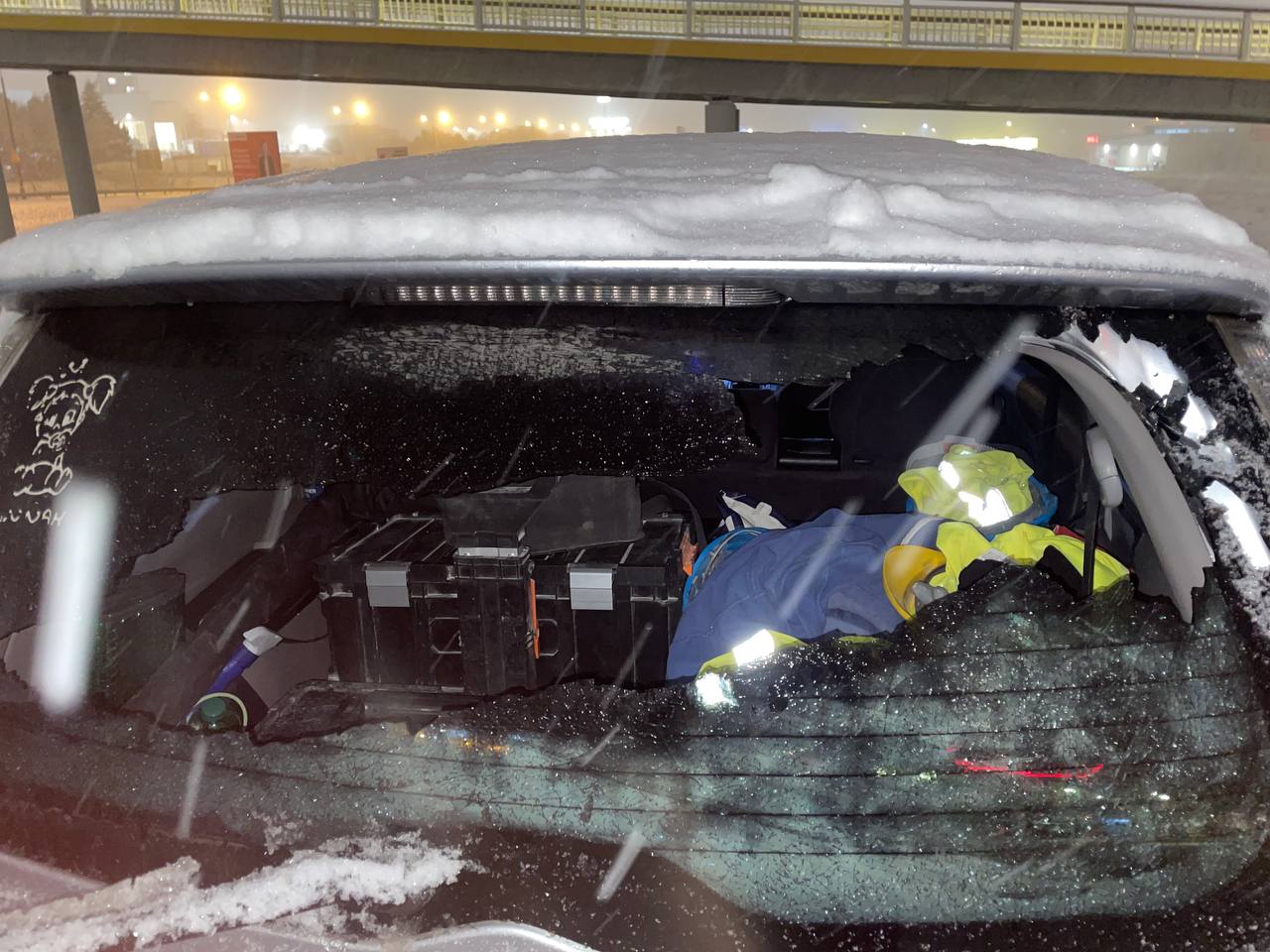 Pojazd o numerach KOL6KX8 uczestniczył w wypadku