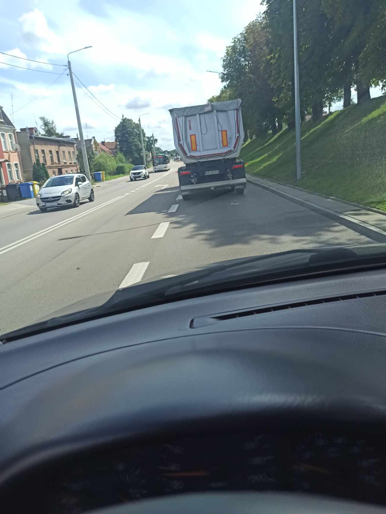 Pirat drogowy w pojeździe o numerach rejestracyjnych GD3X311