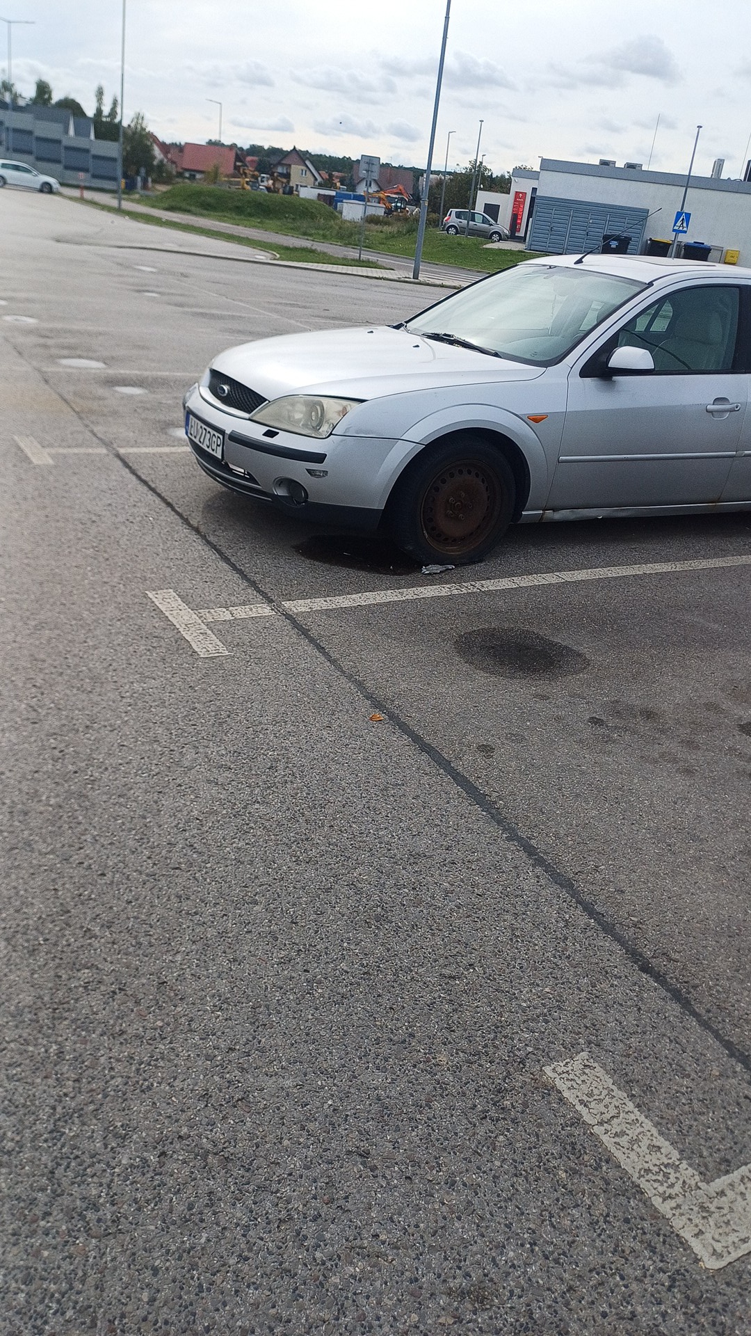 Znaleziono tablicę rejestracyjną o numerach LU273GP